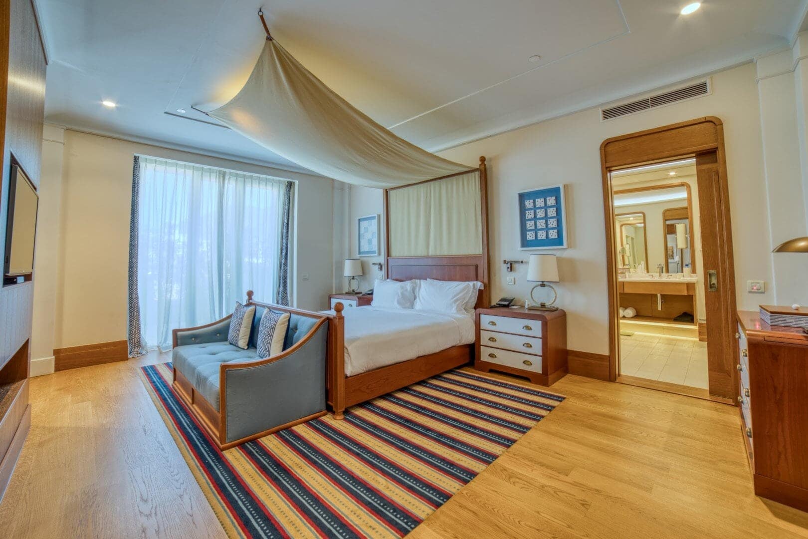 Exclusive Waterfront Regent Penthouse, Porto Montenegro (23)