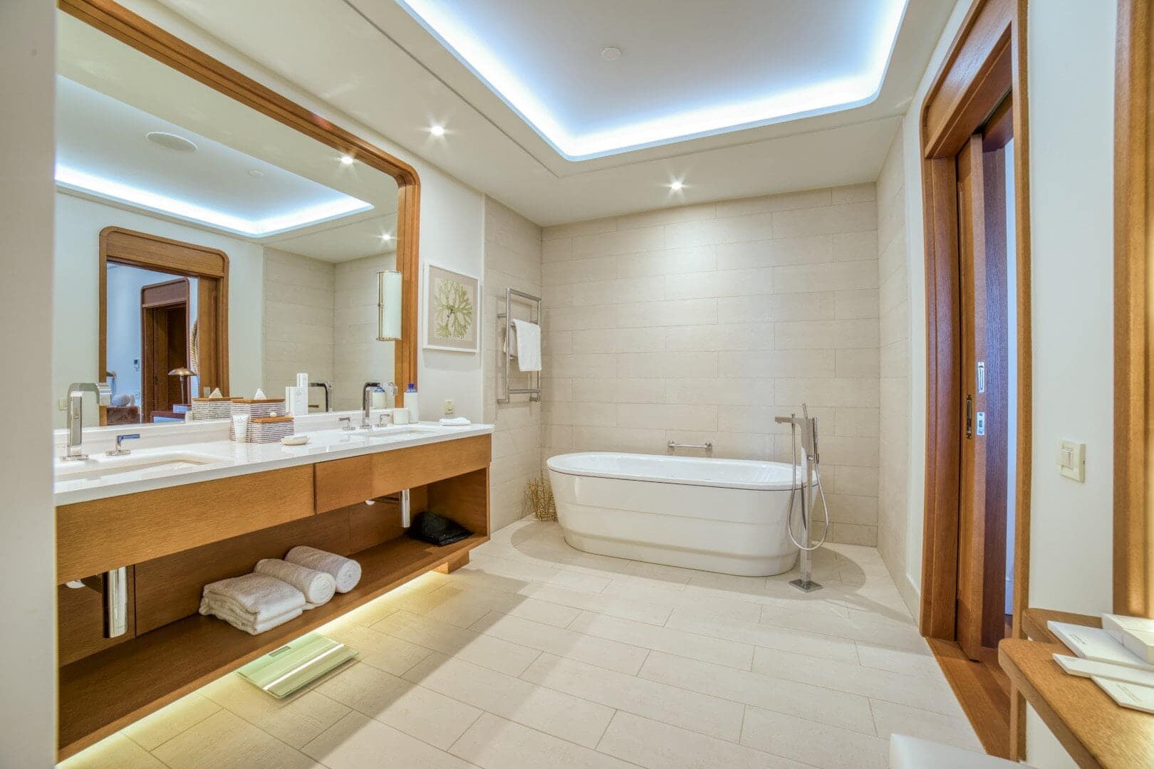 Exclusive Waterfront Regent Penthouse, Porto Montenegro (25)