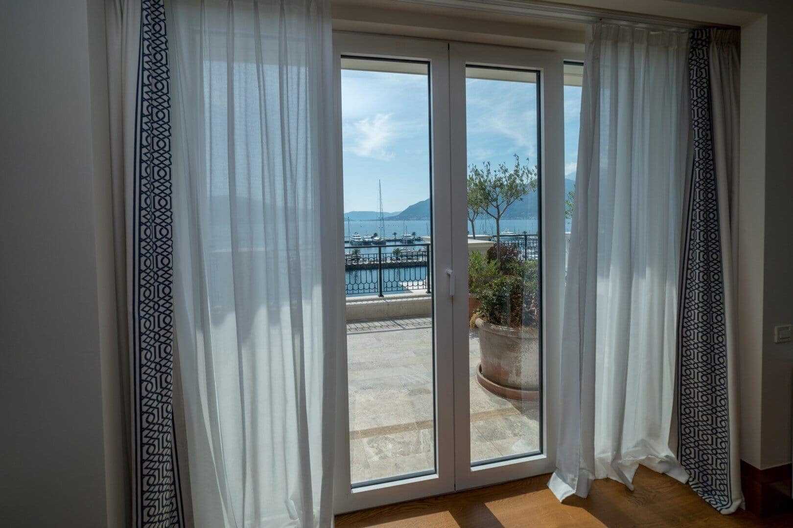 Exclusive Waterfront Regent Penthouse, Porto Montenegro (37)