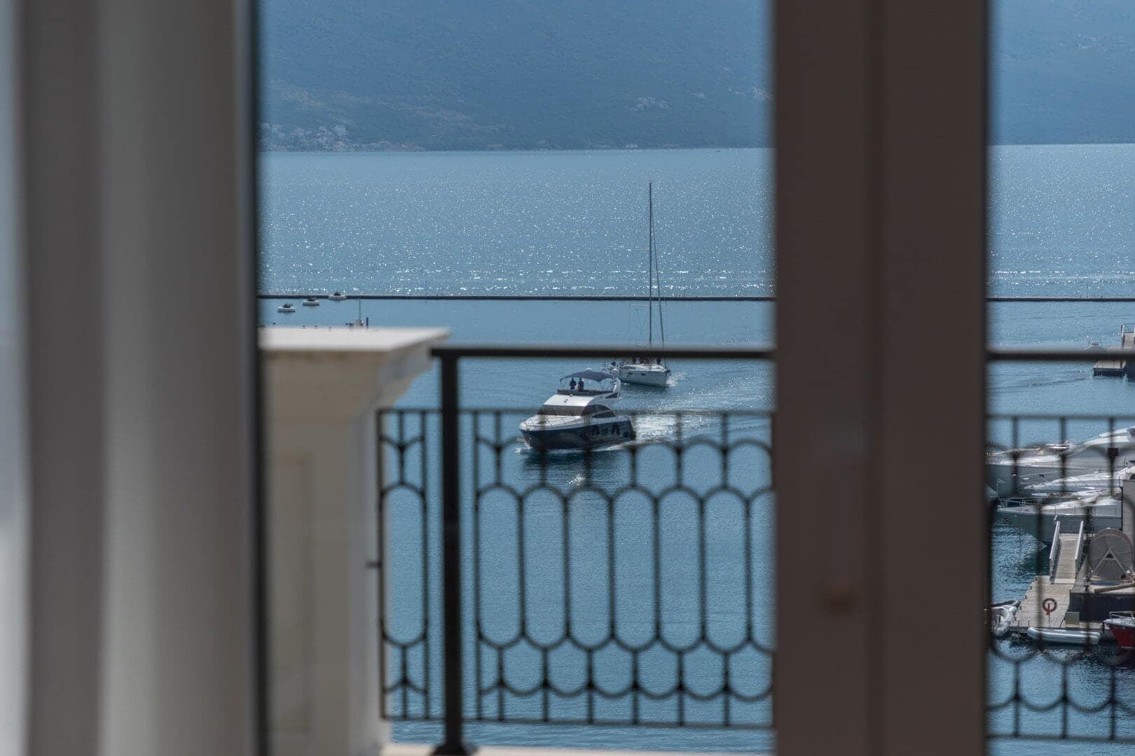 Exclusive Waterfront Regent Penthouse, Porto Montenegro (38)