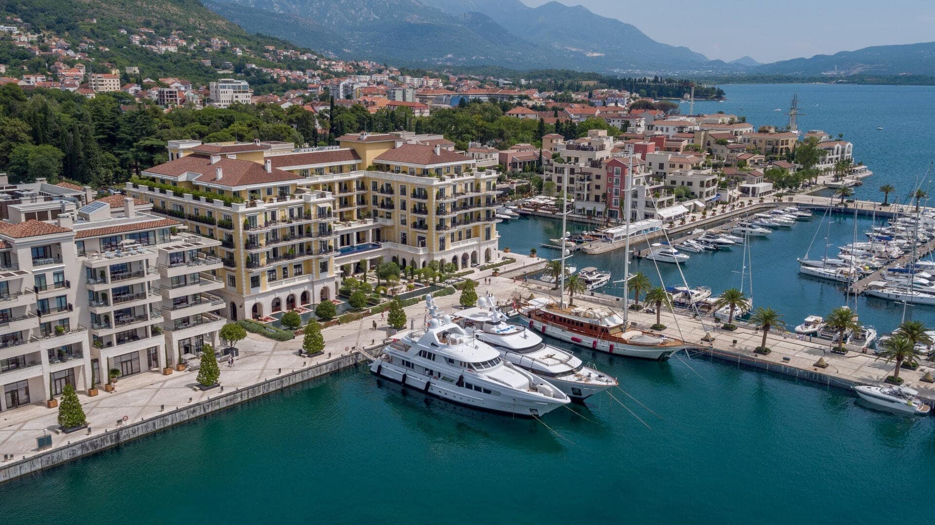 Exclusive Waterfront Regent Penthouse, Porto Montenegro (39)