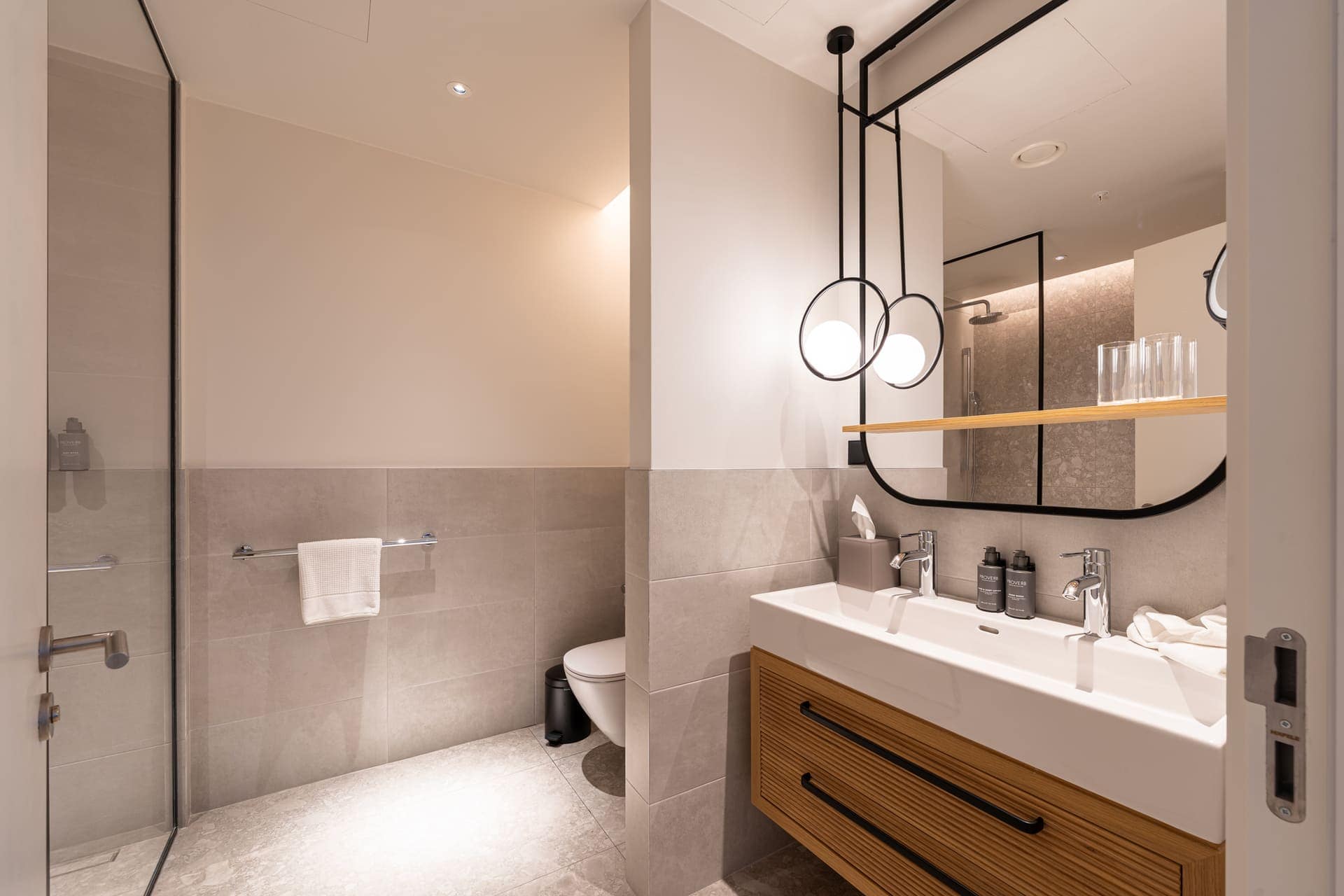 One-bedroom sea-view apartment, Boka Place, Porto Montenegro (8)