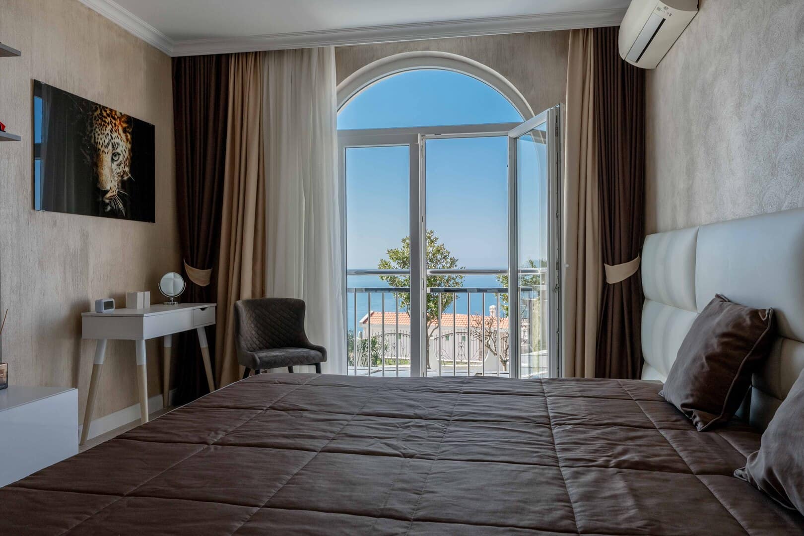 Exclusive residential villa with panoramic sea view, Budva, Blizikuće (14)