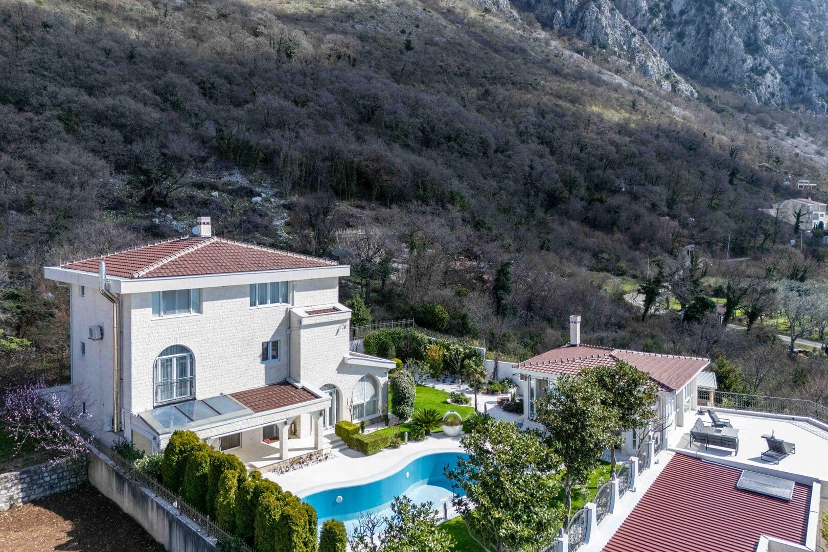 Exclusive residential villa with panoramic sea view, Budva, Blizikuće (31)