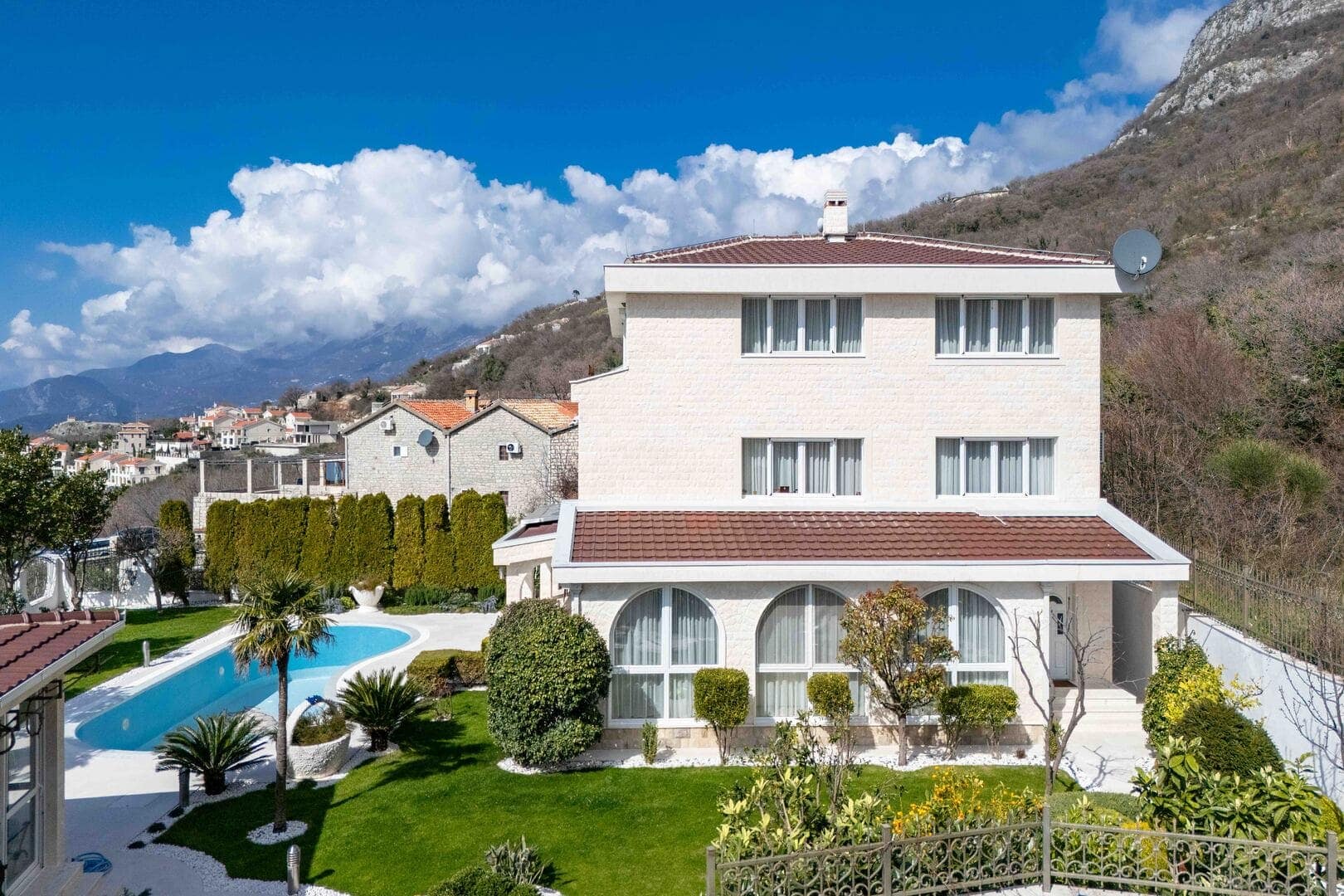 Exclusive residential villa with panoramic sea view, Budva, Blizikuće (33)