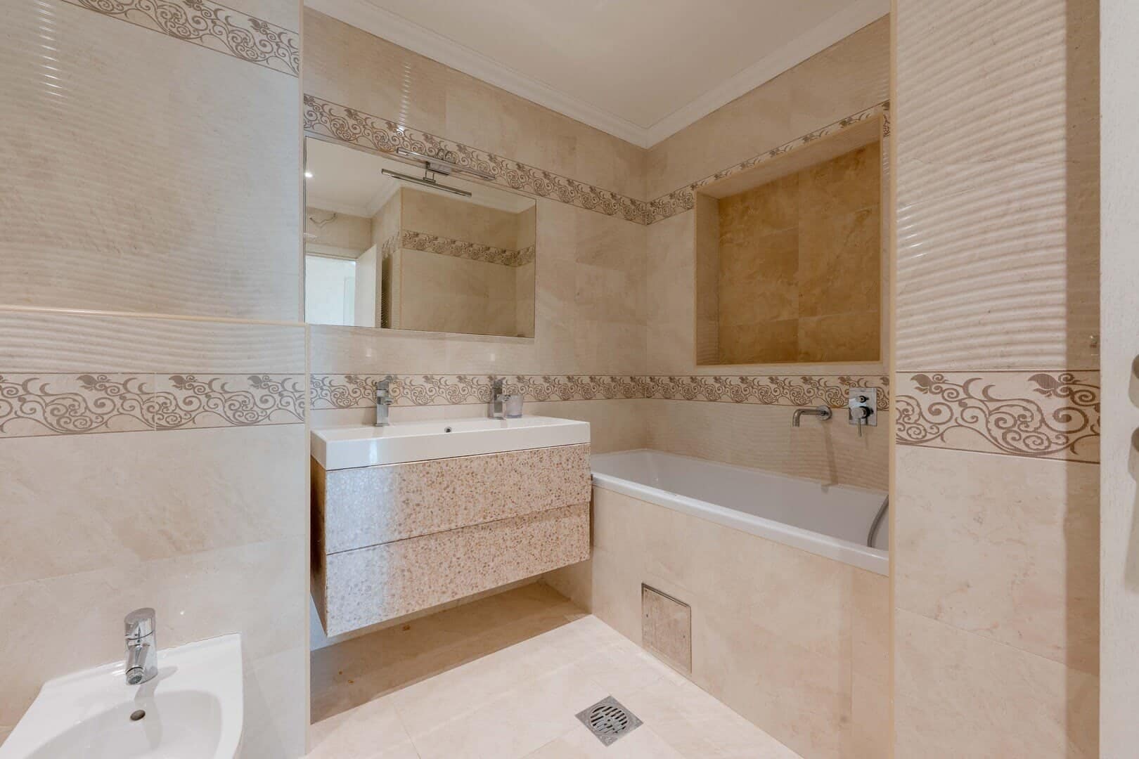Three Bedroom Apartment with Open Sea View, Bečići, Budva (11)