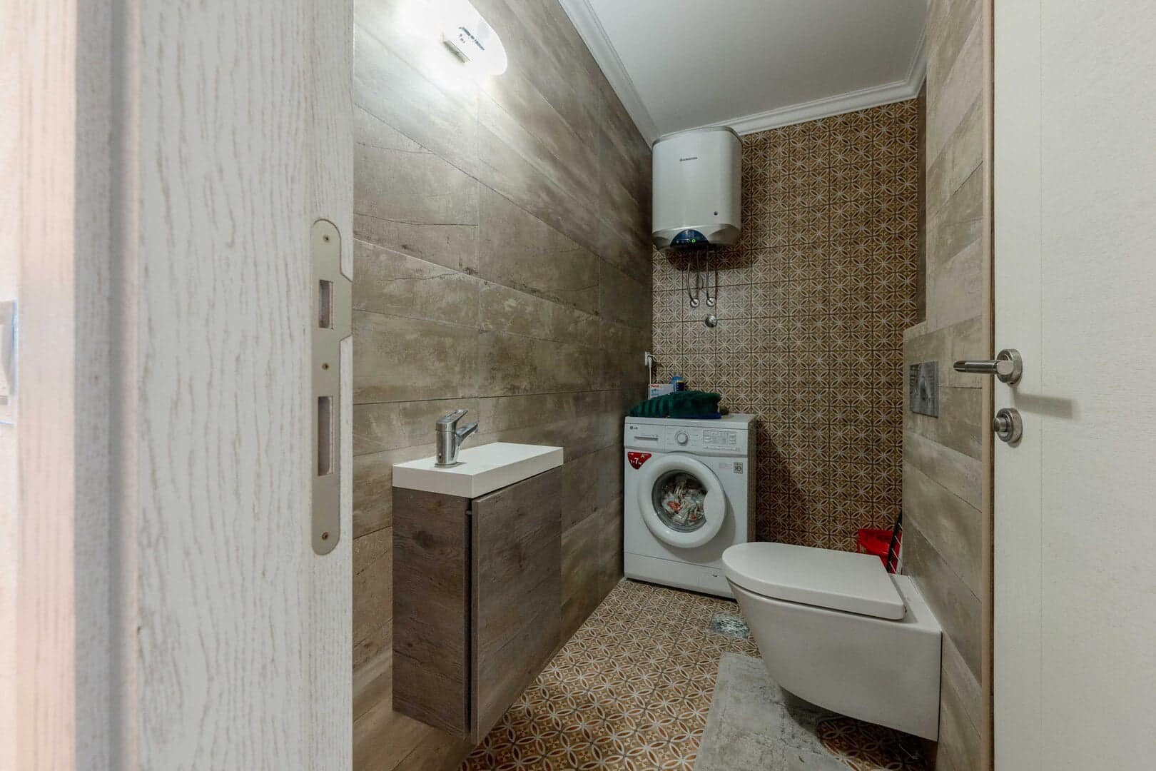 Three Bedroom Apartment with Open Sea View, Bečići, Budva (17)