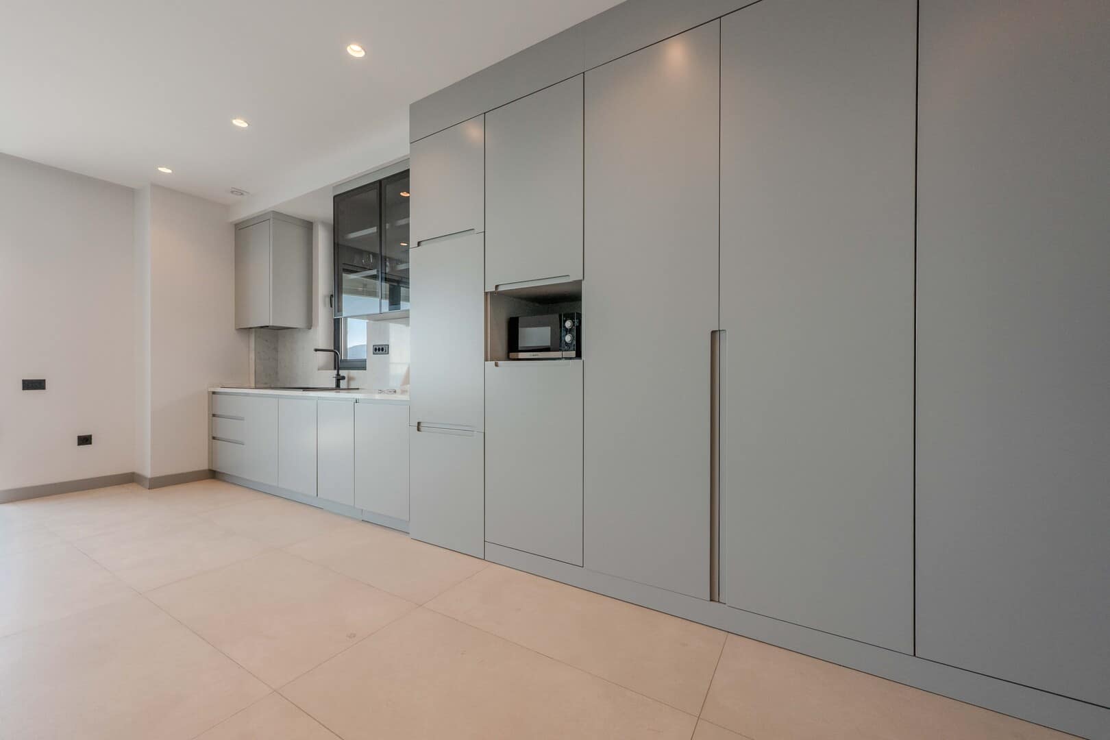 Modern Two-Bedroom Apartment with Panoramic Sea View, Budva, Bečići (5)