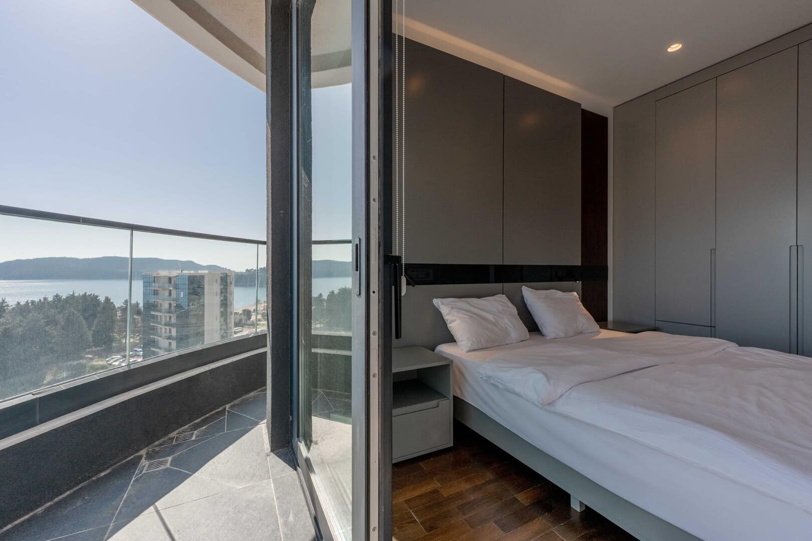 Modern Two-Bedroom Apartment with Panoramic Sea View, Budva, Bečići (8)