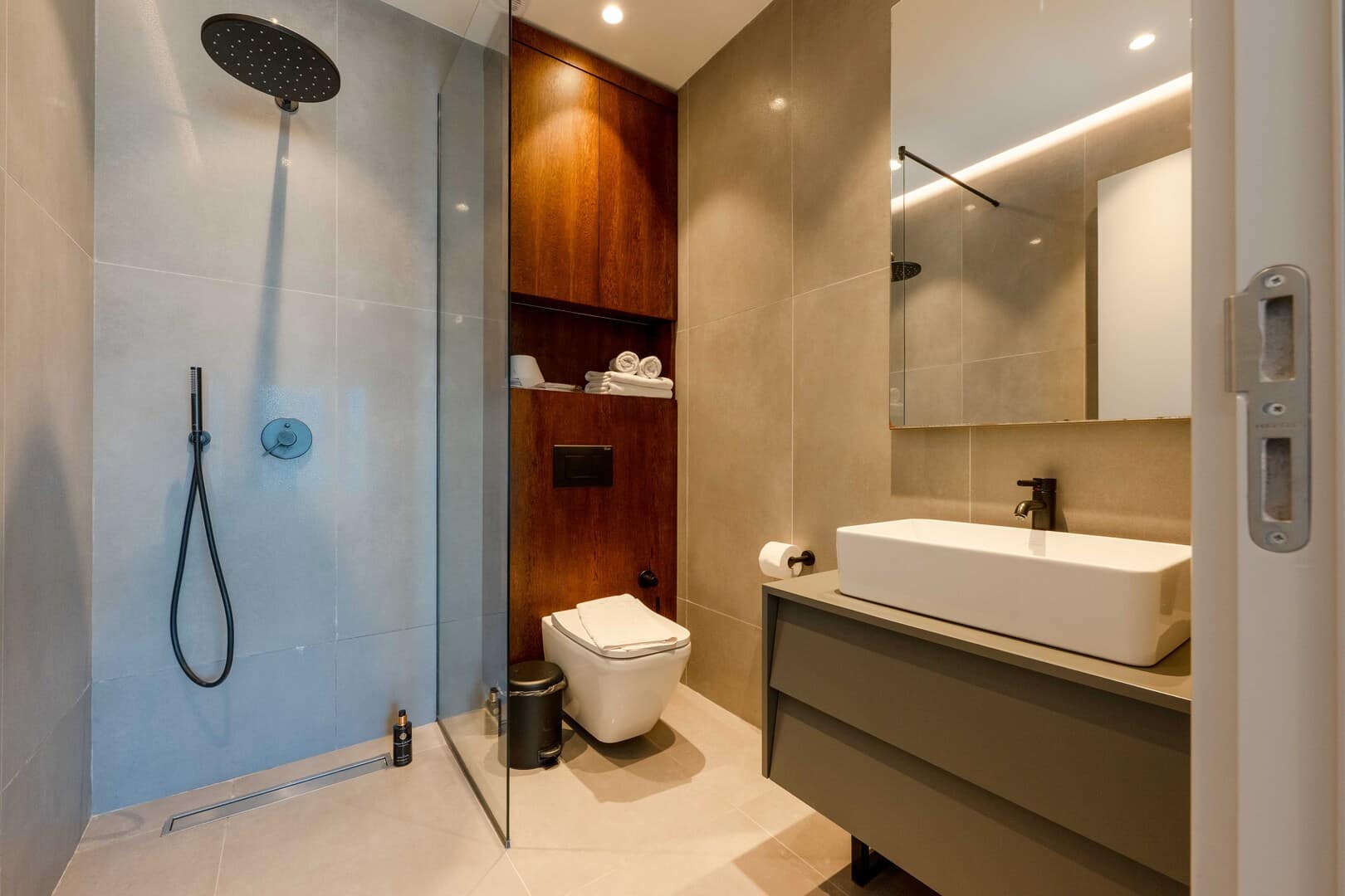 Modern Two-Bedroom Apartment with Panoramic Sea View, Budva, Bečići (10)