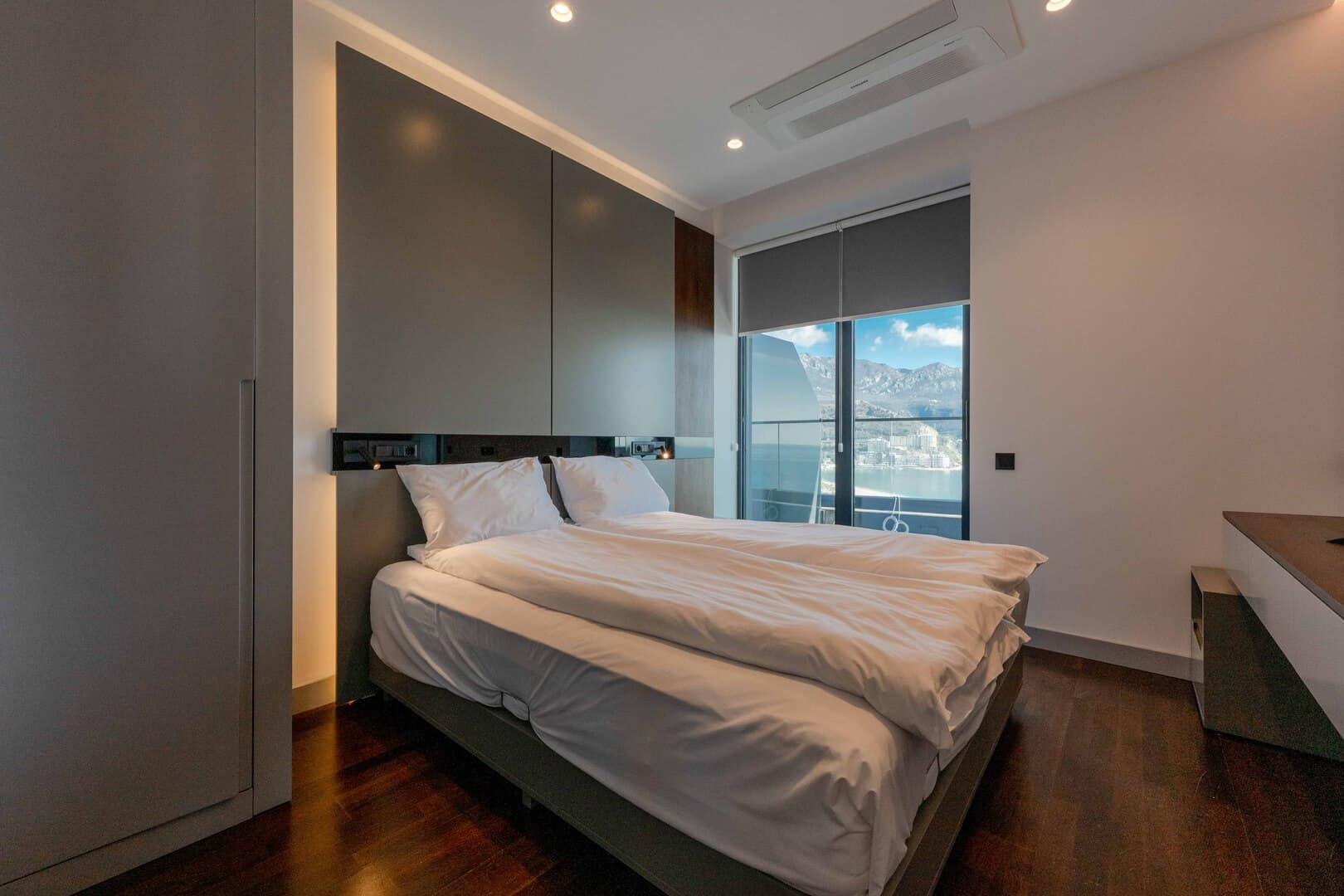 Modern Two-Bedroom Apartment with Panoramic Sea View, Budva, Bečići (11)