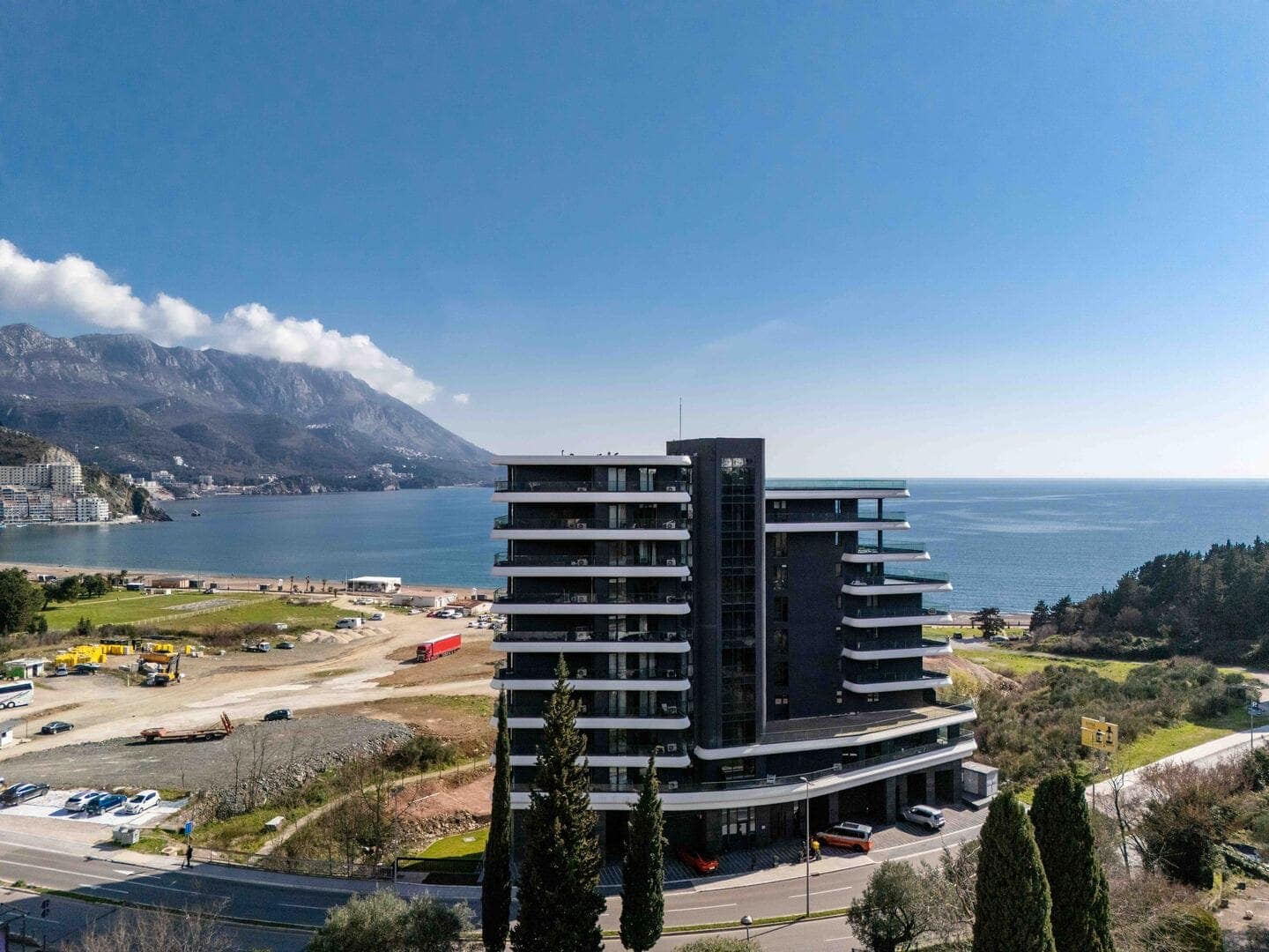 Modern Two-Bedroom Apartment with Panoramic Sea View, Budva, Bečići (18)