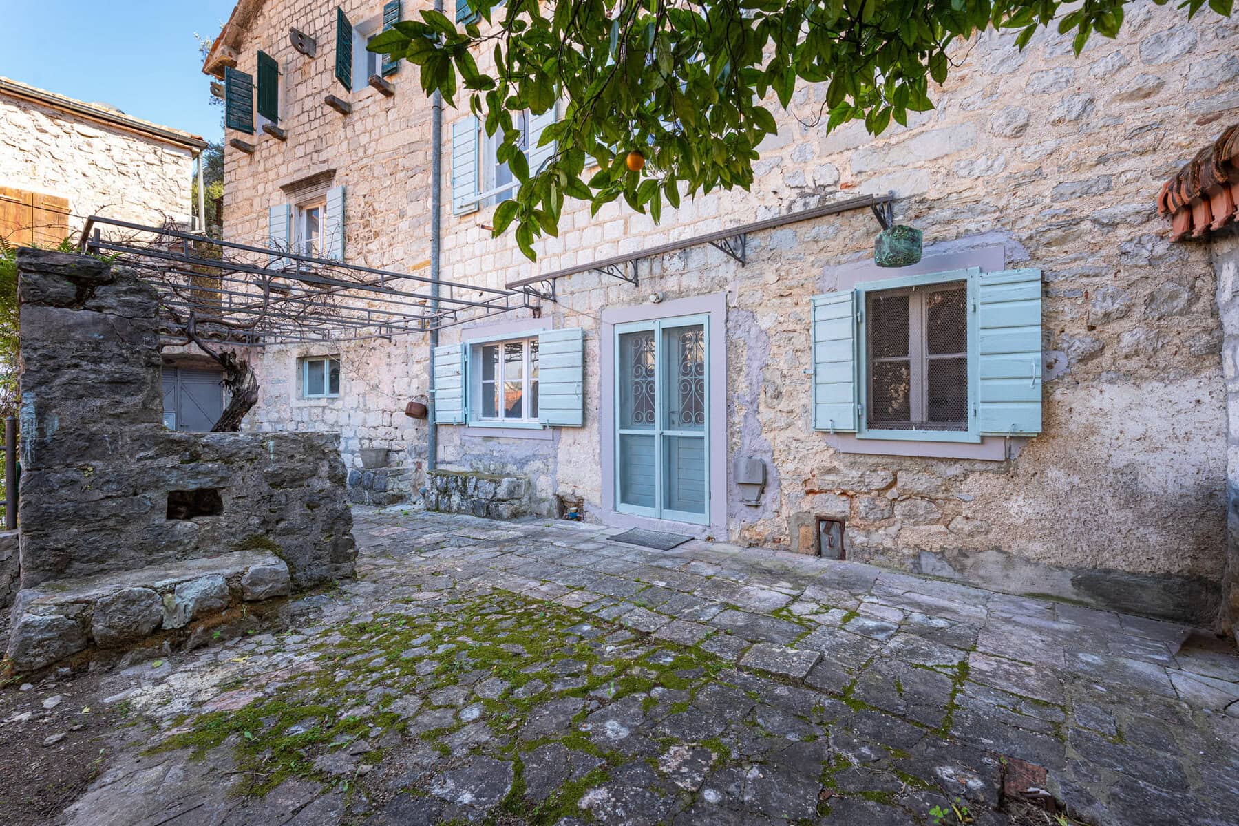 Kotor Old Town Sea-view Duplex Apartment (14)