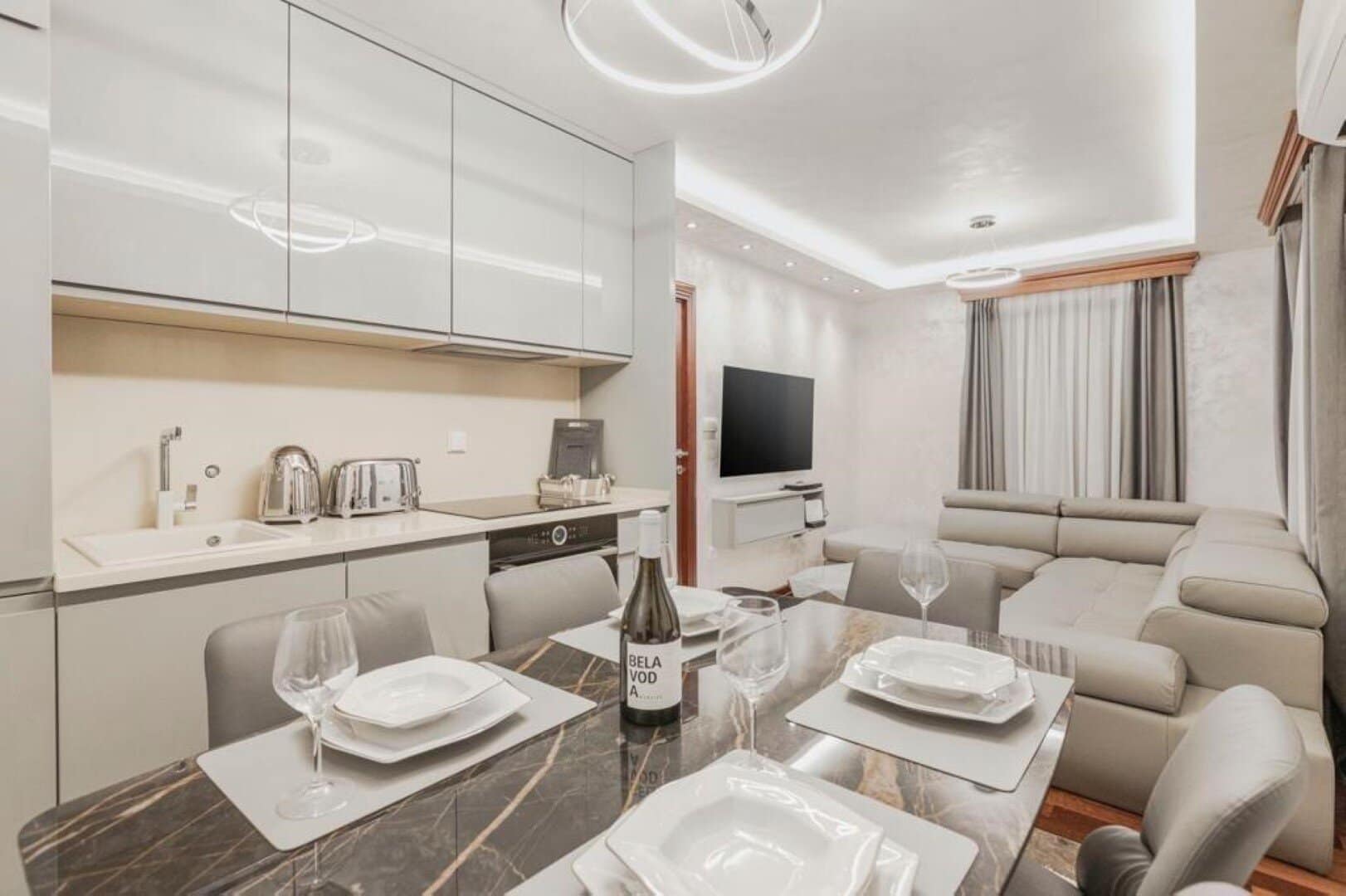 Furnished One-Bedroom Apartment in the Heart of the Old Town, Kotor (7)