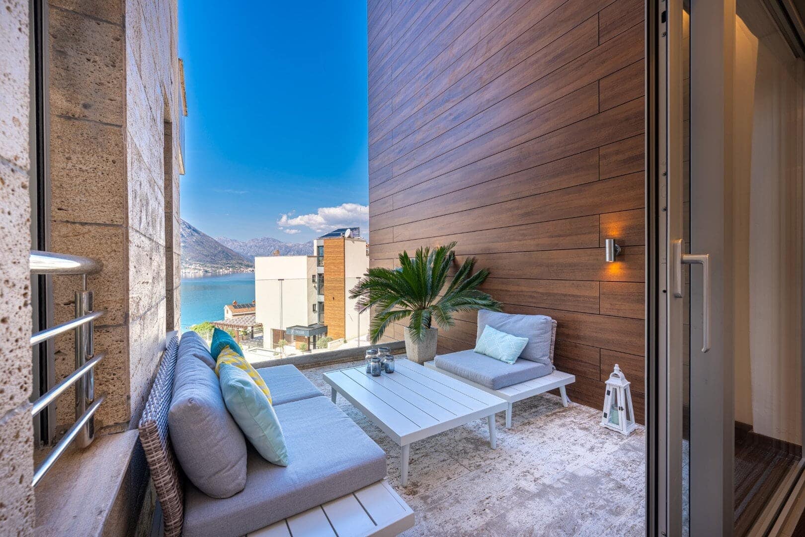 Two-Bedroom Furnished Apartment with Sea View Dobrota, Kotor (7)
