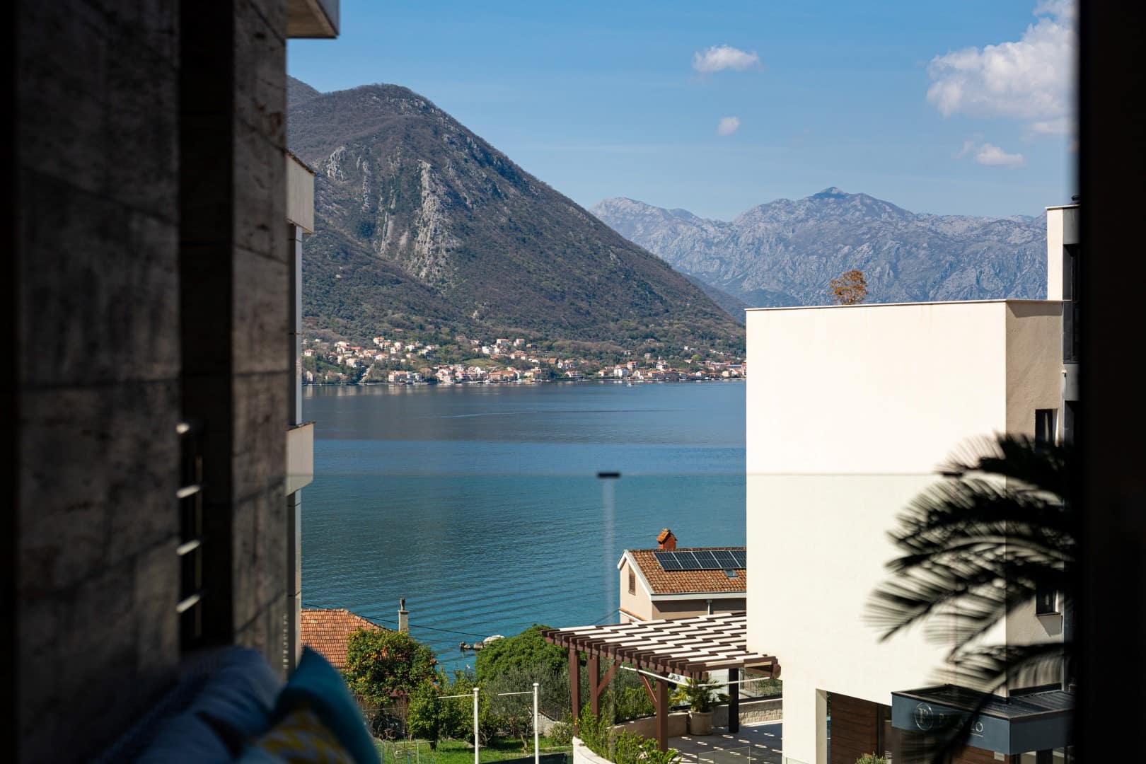 Two-Bedroom Furnished Apartment with Sea View Dobrota, Kotor (16)