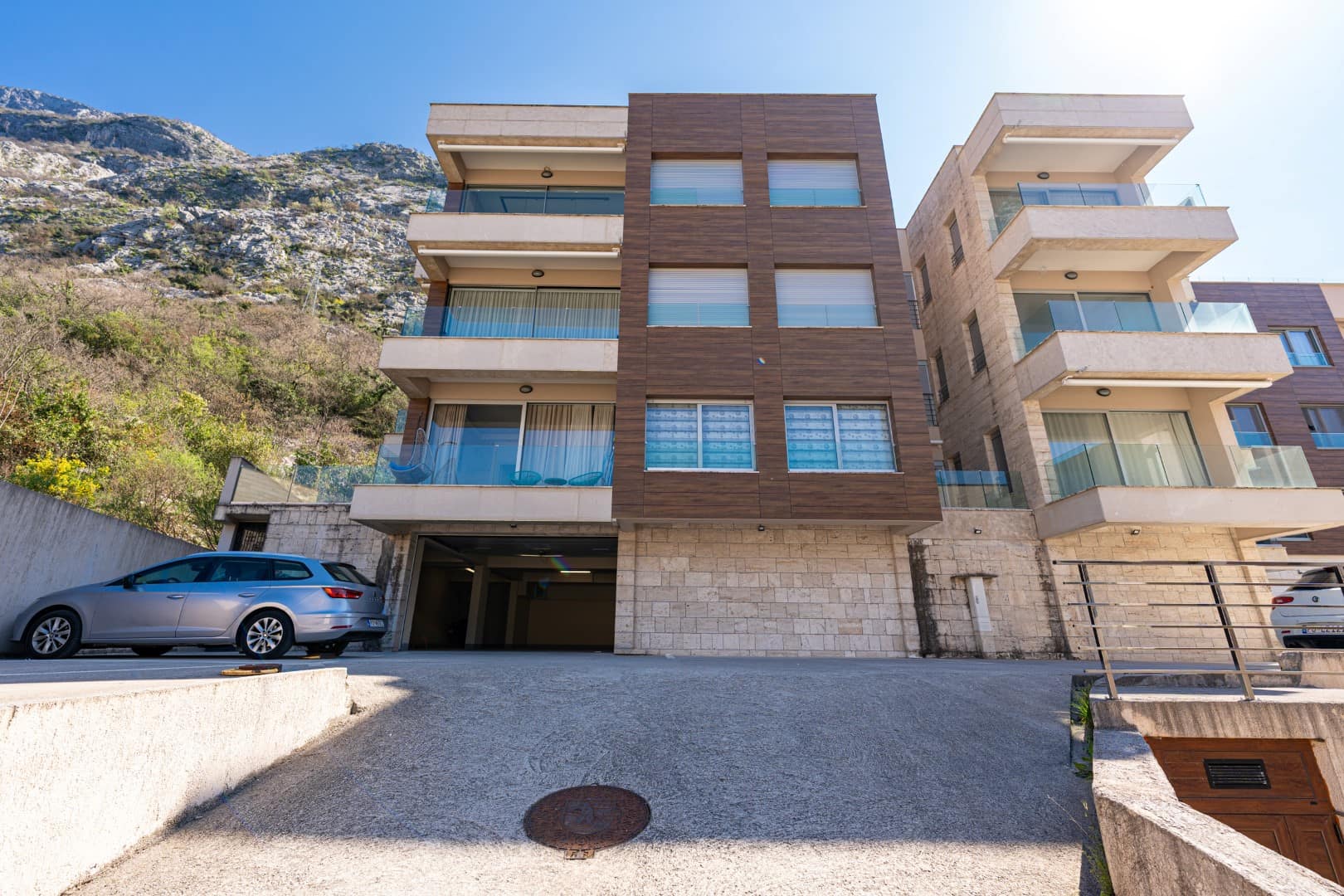 Two-Bedroom Furnished Apartment with Sea View Dobrota, Kotor (19)