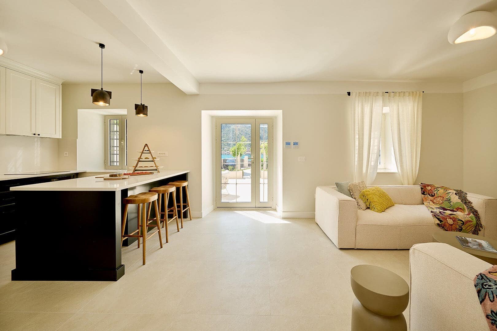 Three-bedroom family house Dobrota, Kotor (8)