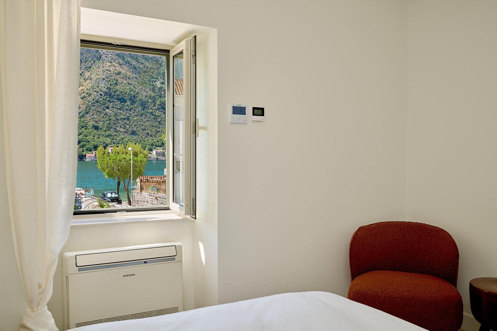Three-bedroom family house Dobrota, Kotor (20)
