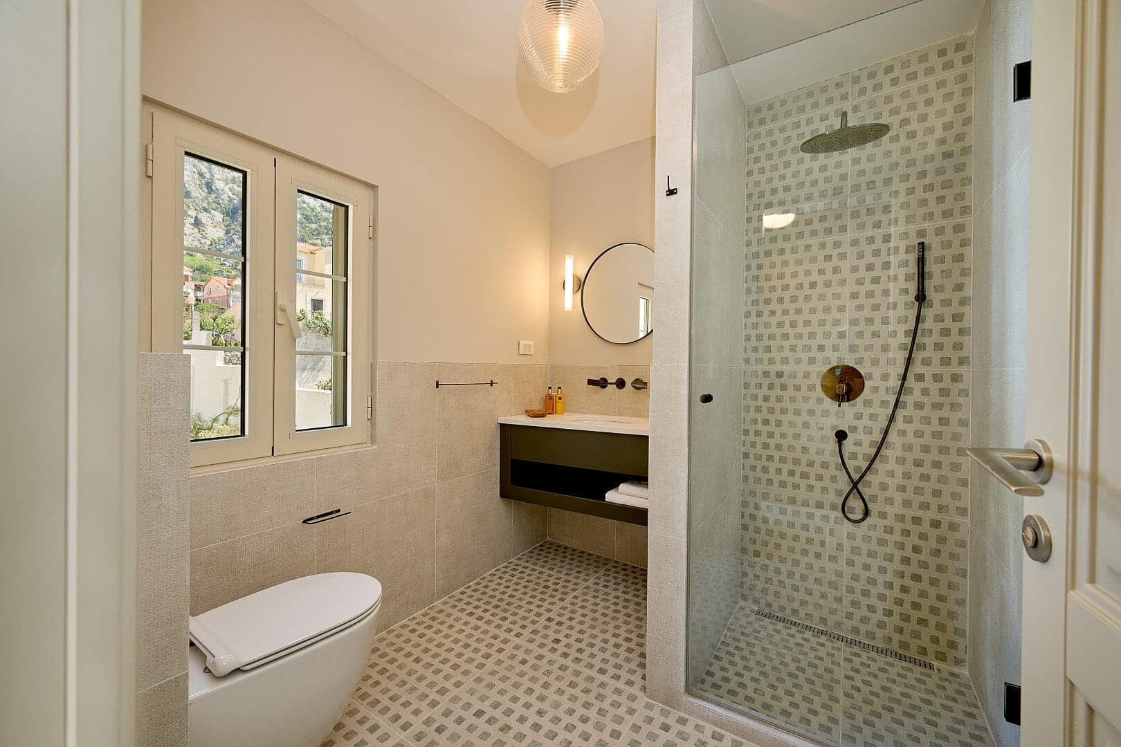 Three-bedroom family house Dobrota, Kotor (22)
