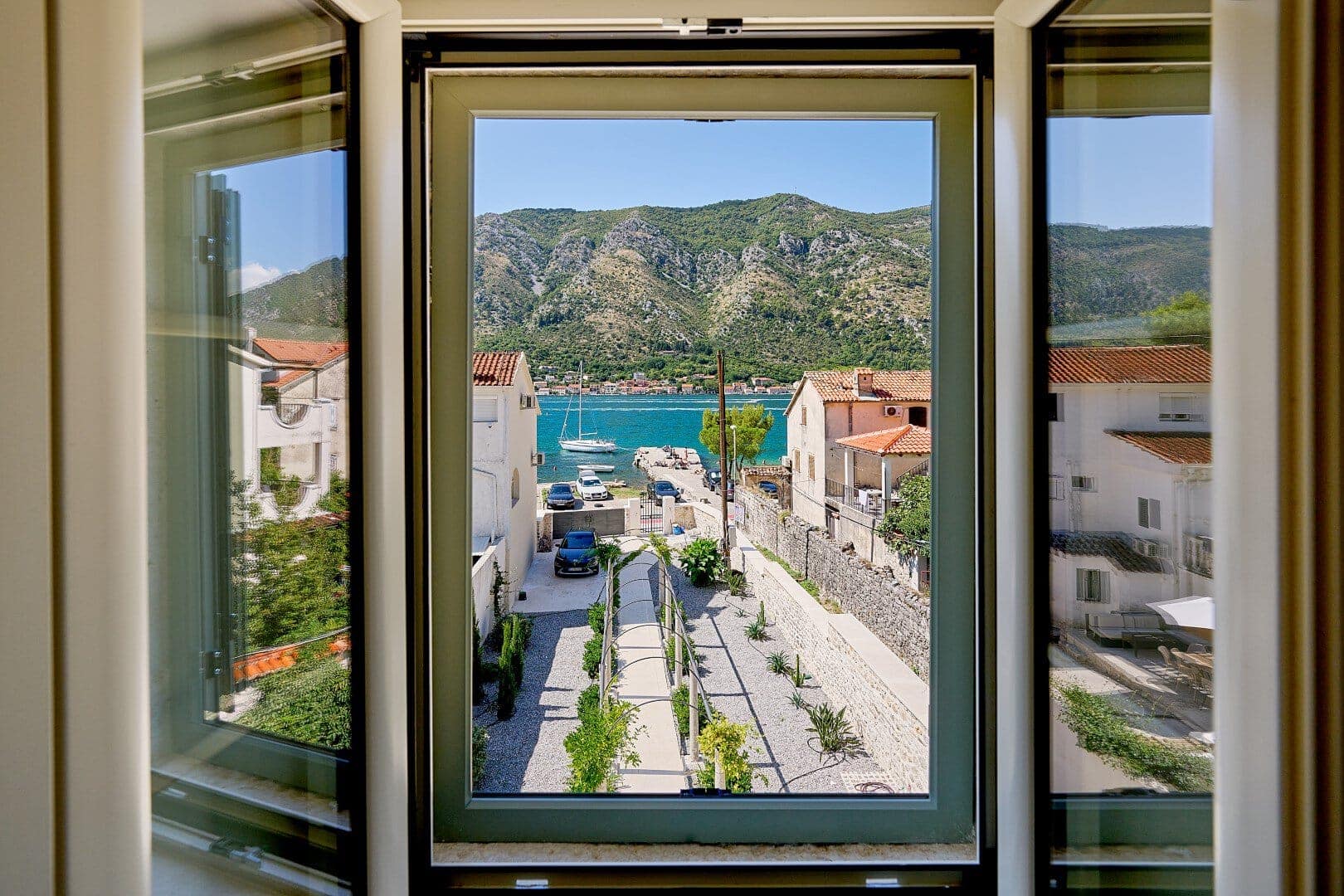 Three-bedroom family house Dobrota, Kotor (30)
