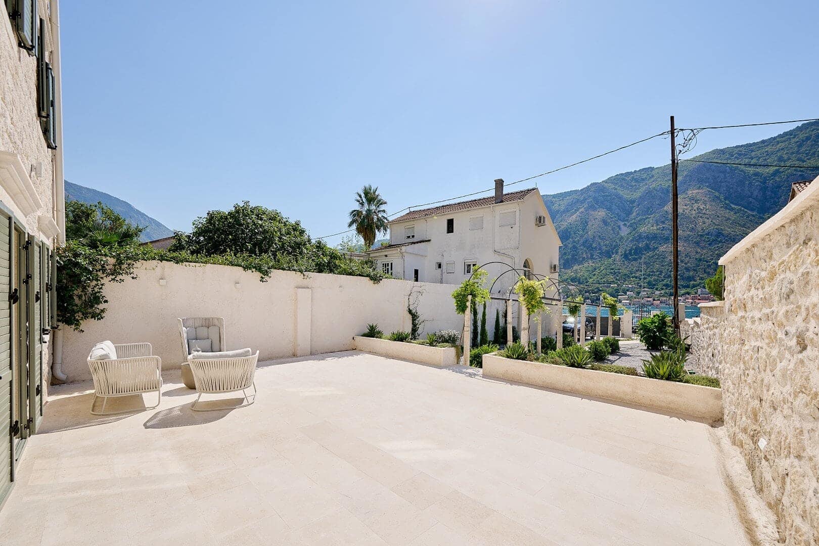 Three-bedroom family house Dobrota, Kotor (35)