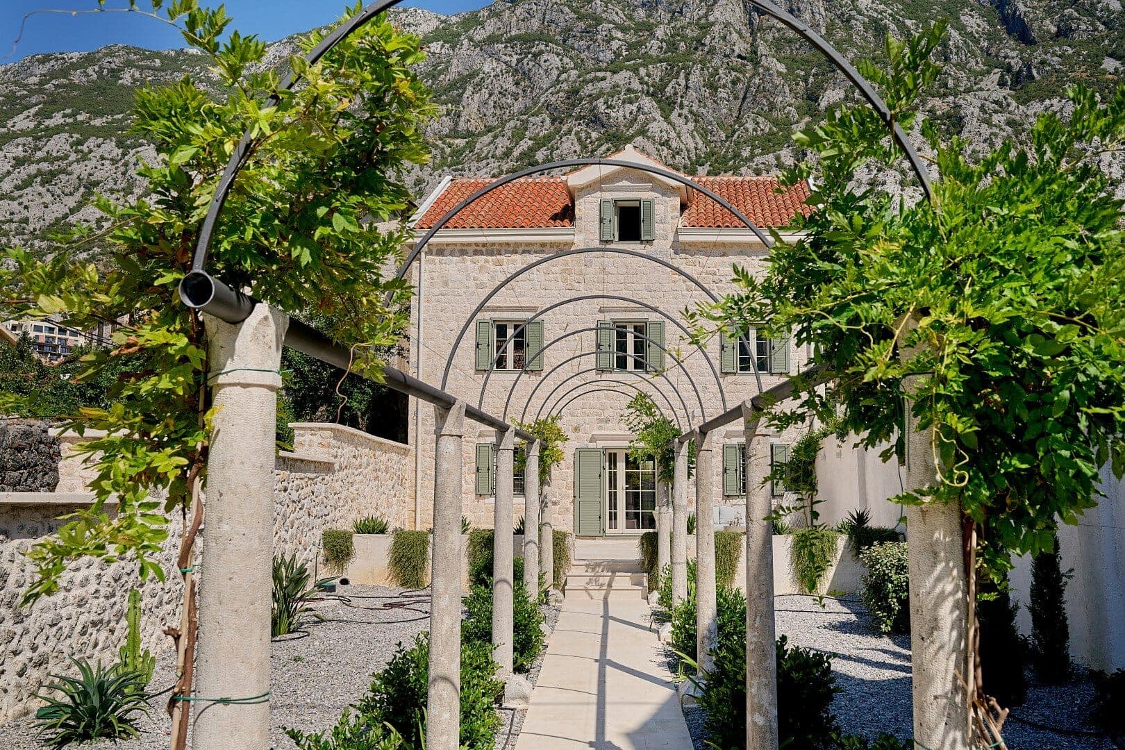Three-bedroom family house Dobrota, Kotor (37)