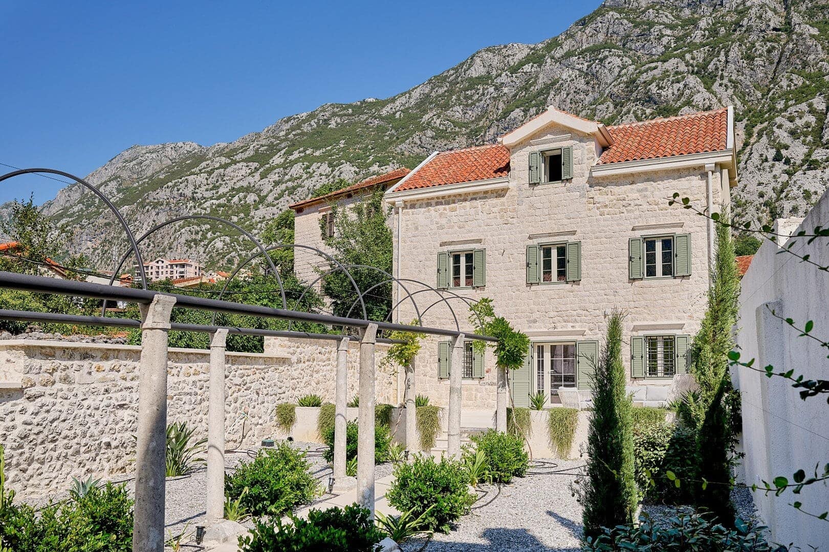 Three-bedroom family house Dobrota, Kotor (38)