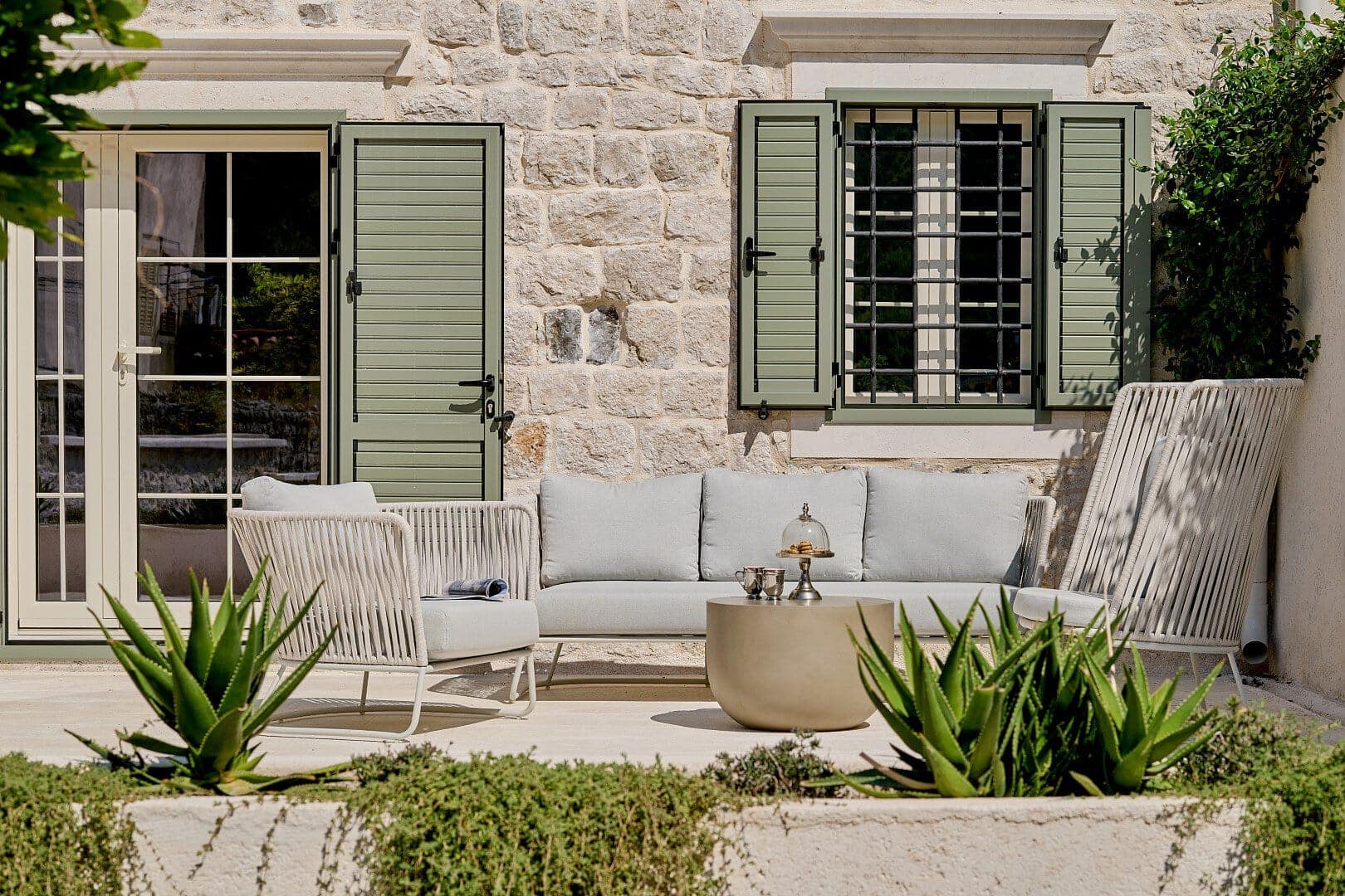 Three-bedroom family house Dobrota, Kotor (41)