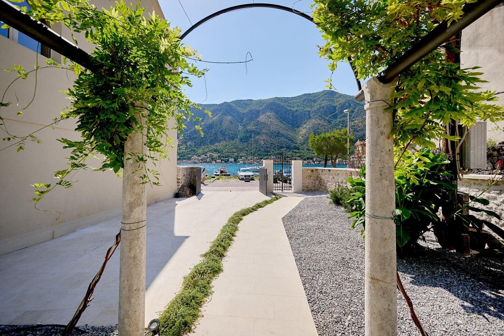 Three-bedroom family house Dobrota, Kotor (42)