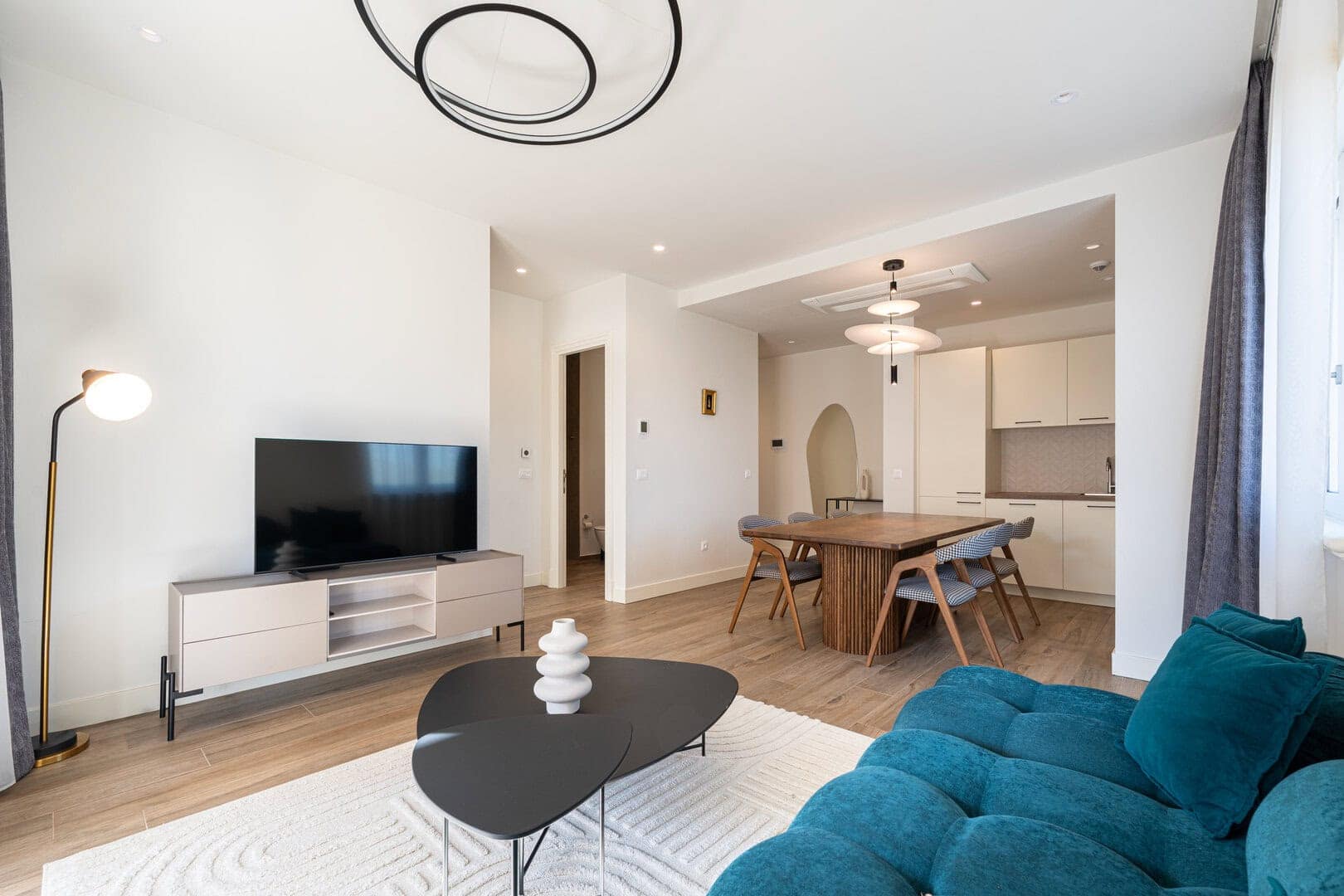 Elegant Two Bedroom Apartment with Terrace in Centrale, Luštica Bay (5)