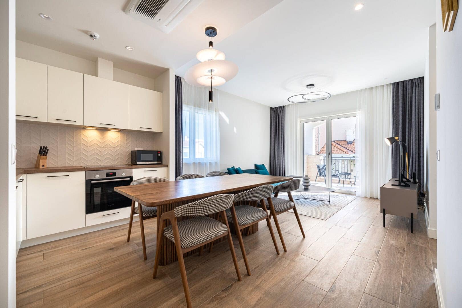 Elegant Two Bedroom Apartment with Terrace in Centrale, Luštica Bay (6)