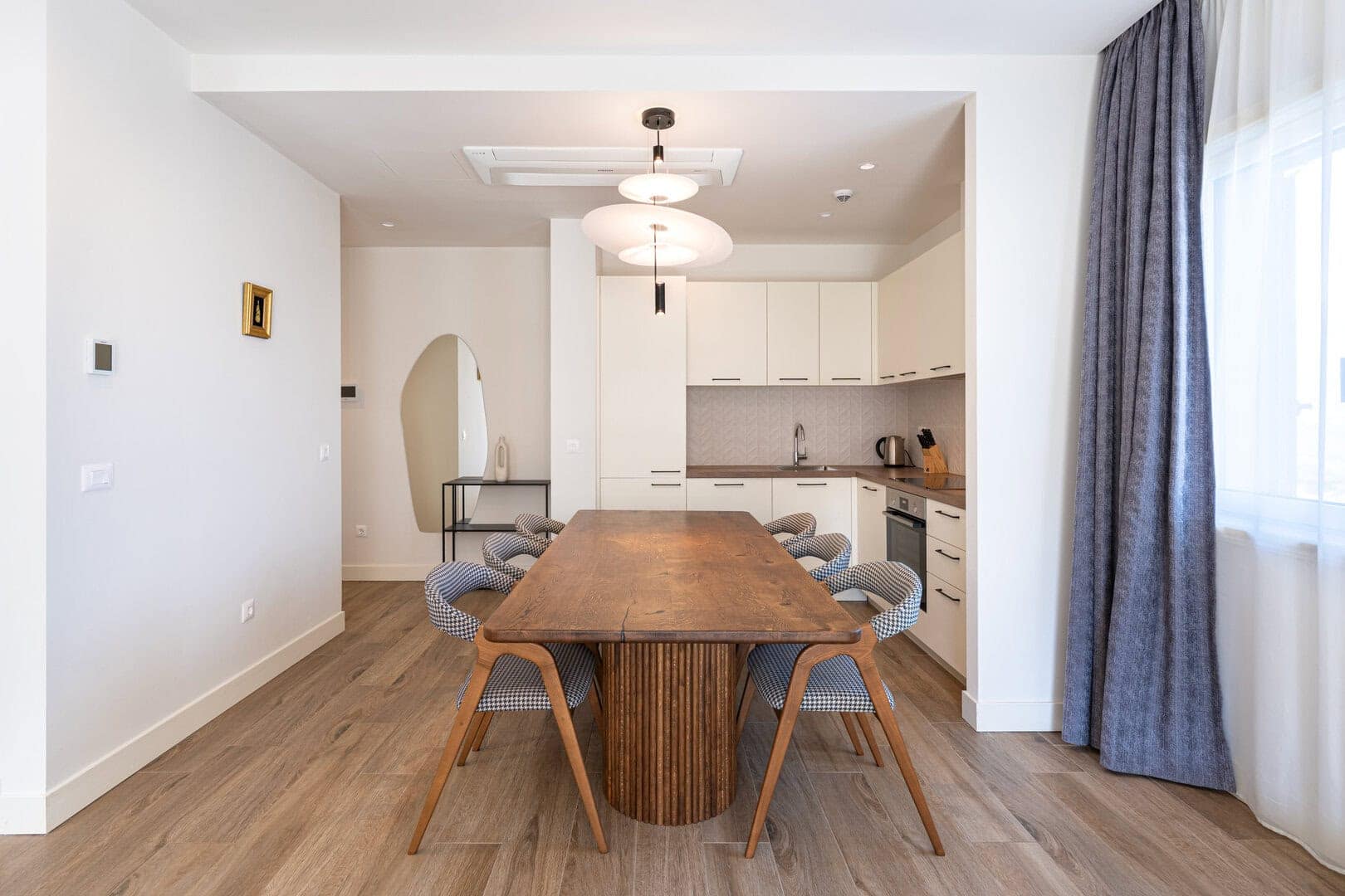 Elegant Two Bedroom Apartment with Terrace in Centrale, Luštica Bay (7)