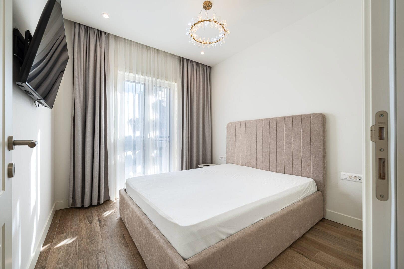 Elegant Two Bedroom Apartment with Terrace in Centrale, Luštica Bay (9)