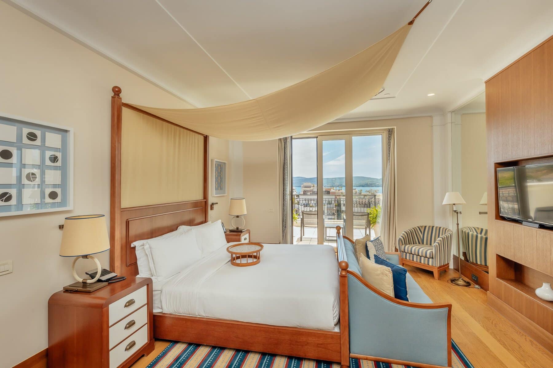 Signature Regent Penthouse with panoramic views, Porto Montenegro (10)