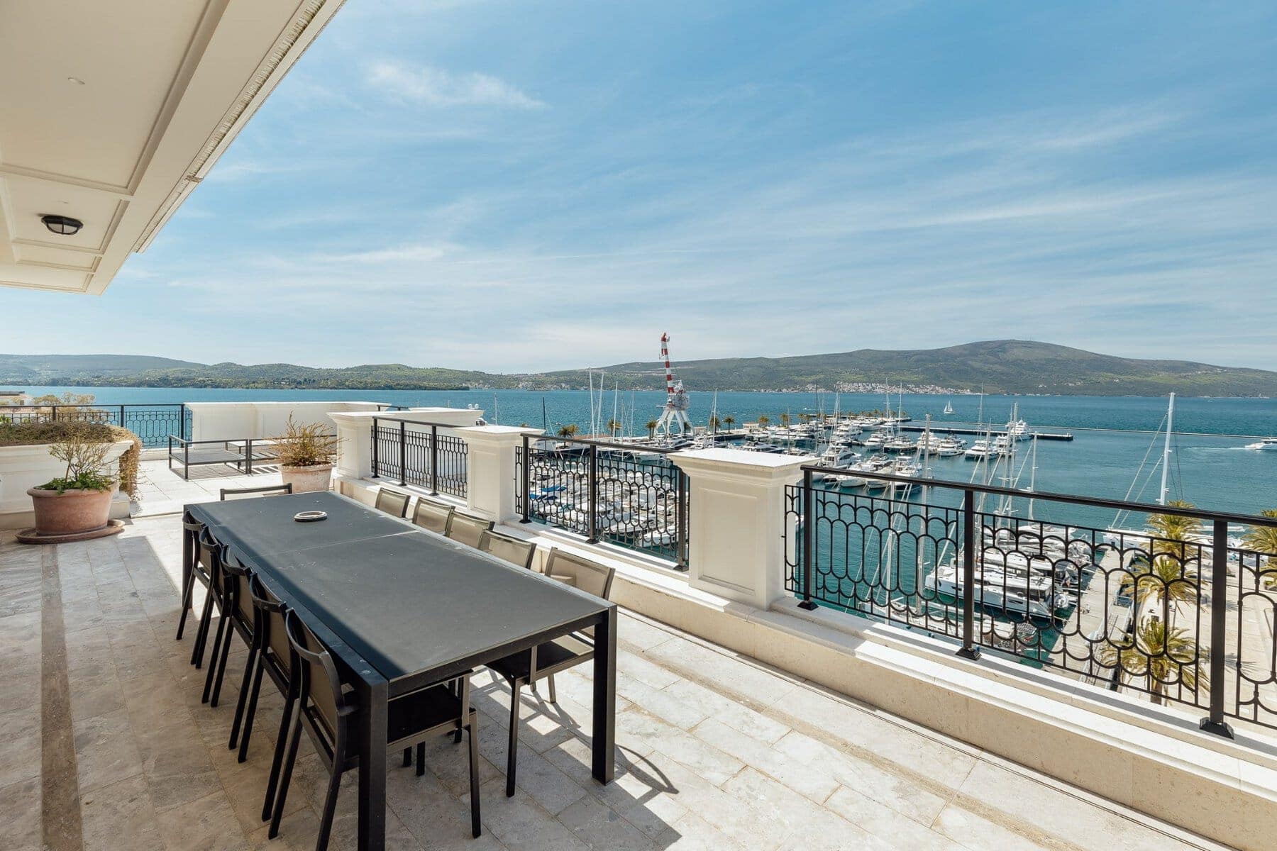 Signature Regent Penthouse with panoramic views, Porto Montenegro (19)