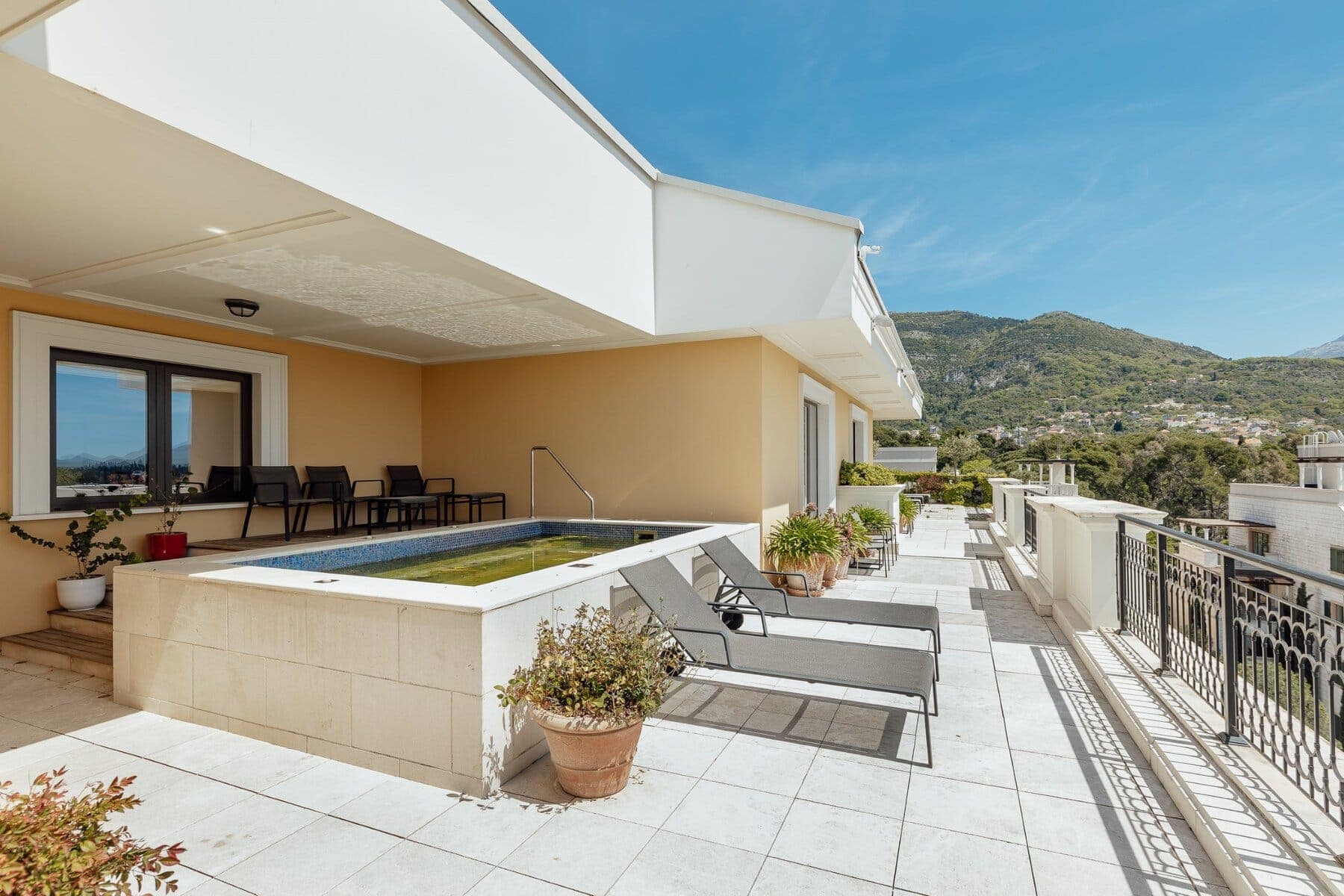 Signature Regent Penthouse with panoramic views, Porto Montenegro (21)