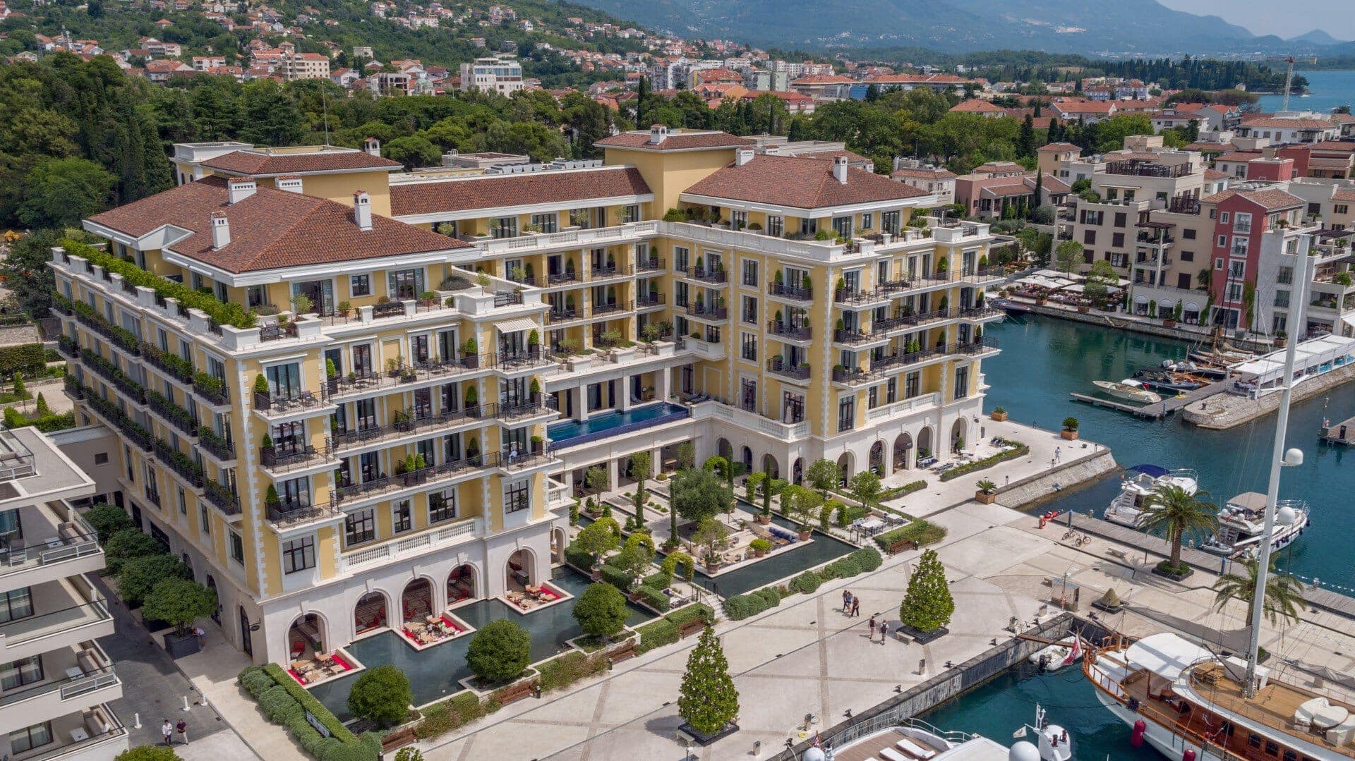 Signature Regent Penthouse with panoramic views, Porto Montenegro (22)