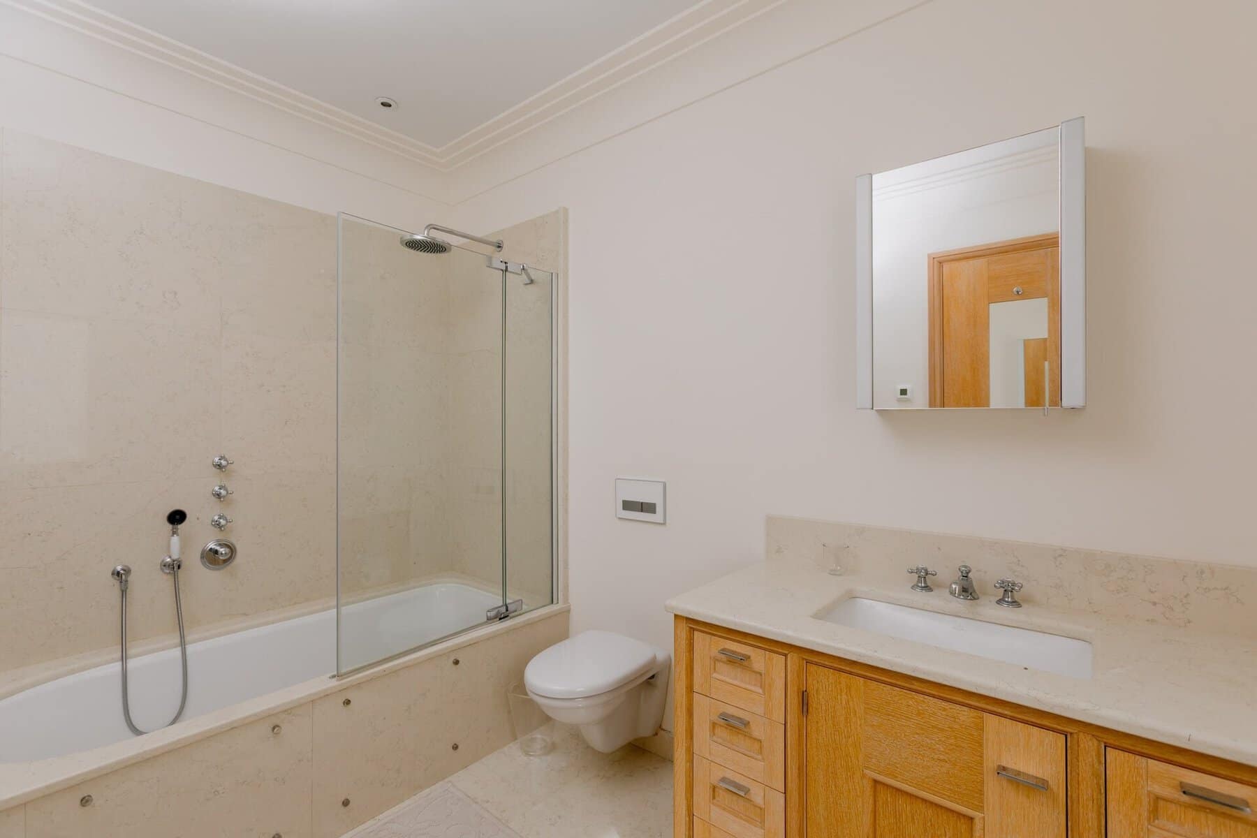 Four-bedroom apartment with open sea view, Tara building, Porto Montenegro (10)