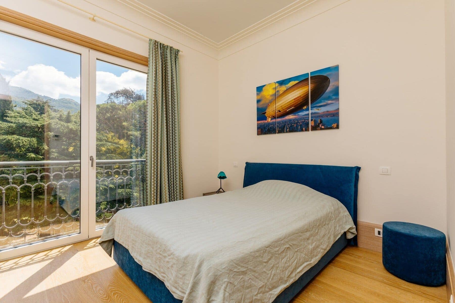 Four-bedroom apartment with open sea view, Tara building, Porto Montenegro (13)