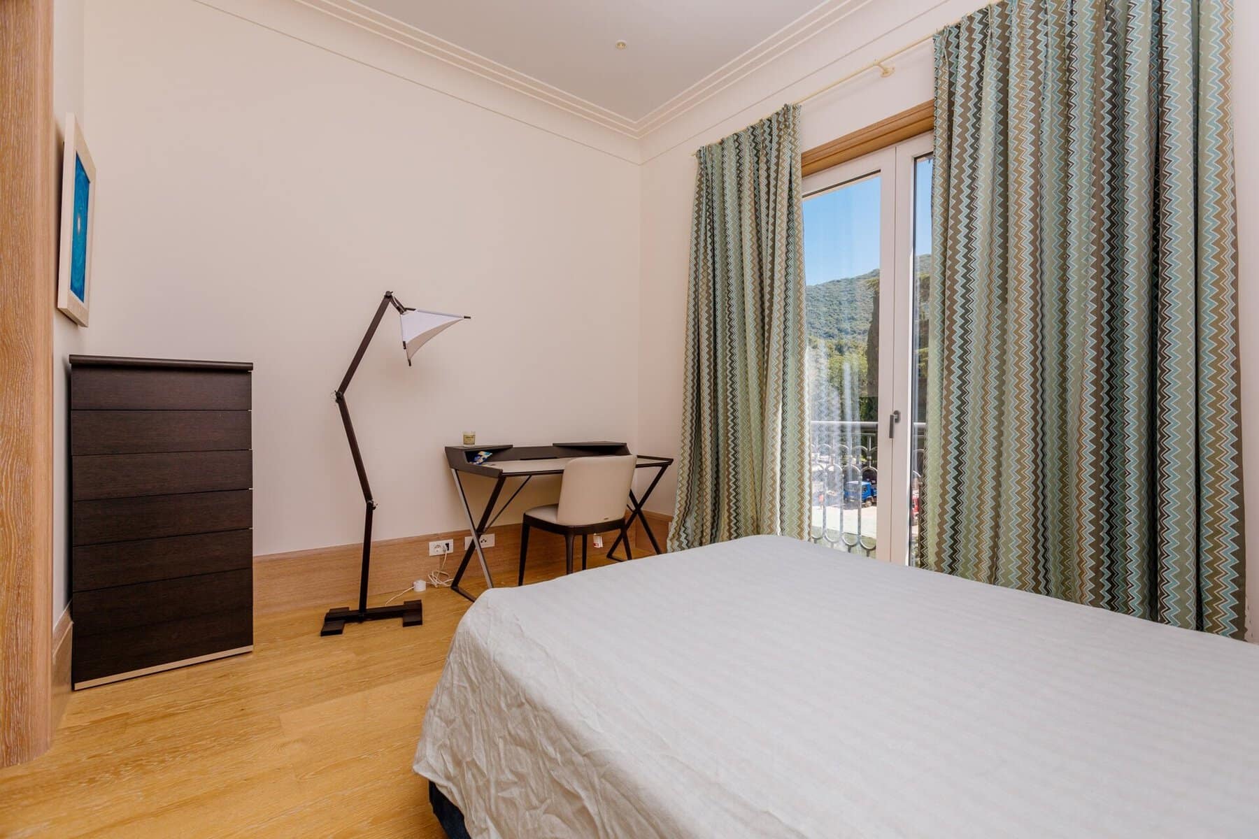 Four-bedroom apartment with open sea view, Tara building, Porto Montenegro (14)