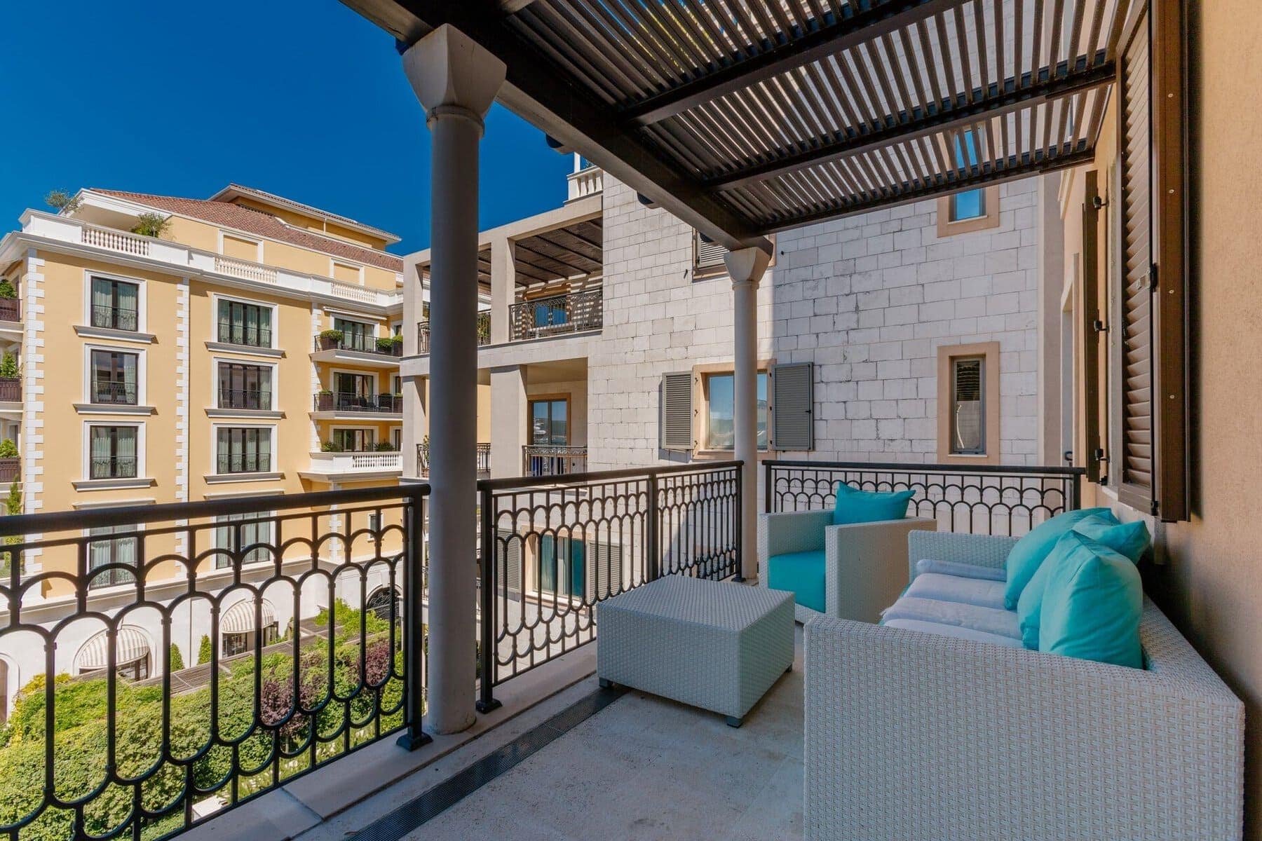 Four-bedroom apartment with open sea view, Tara building, Porto Montenegro (16)