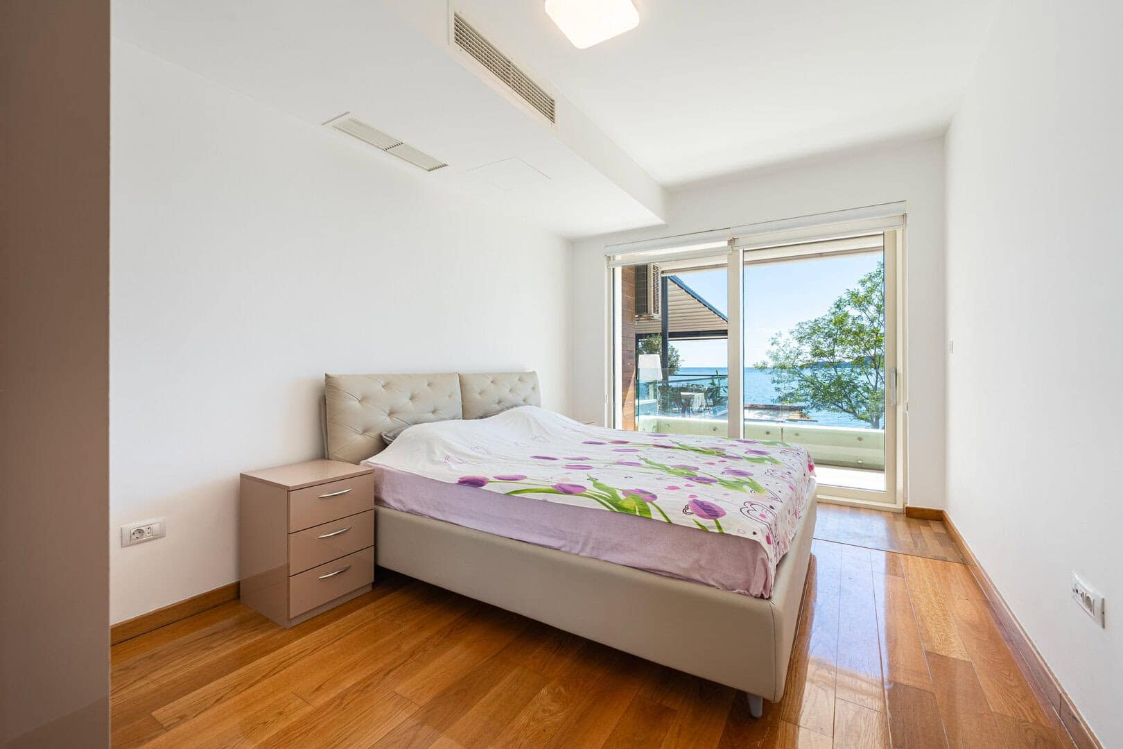 Waterfront One Bedroom Apartment (8)