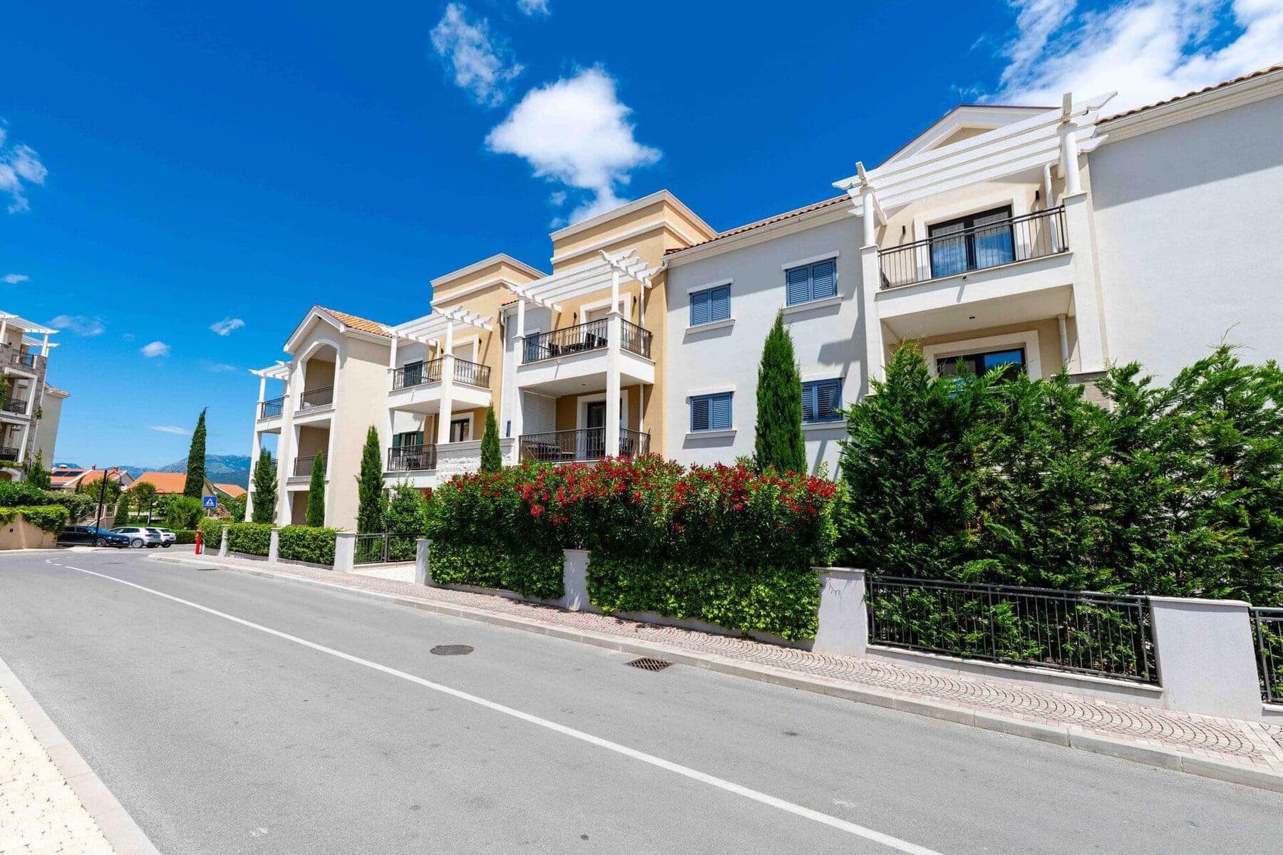 Spacious Two-bedroom Apartment Centrale, Lustica Bay (18)