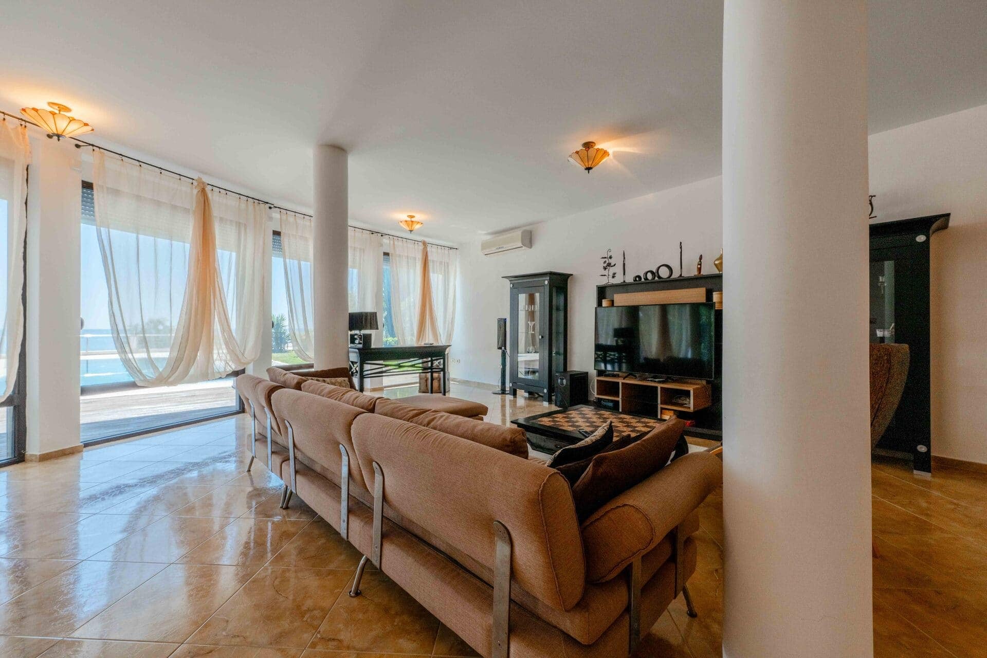 Waterfront Villa with private pool, Utjeha, Bar (5)