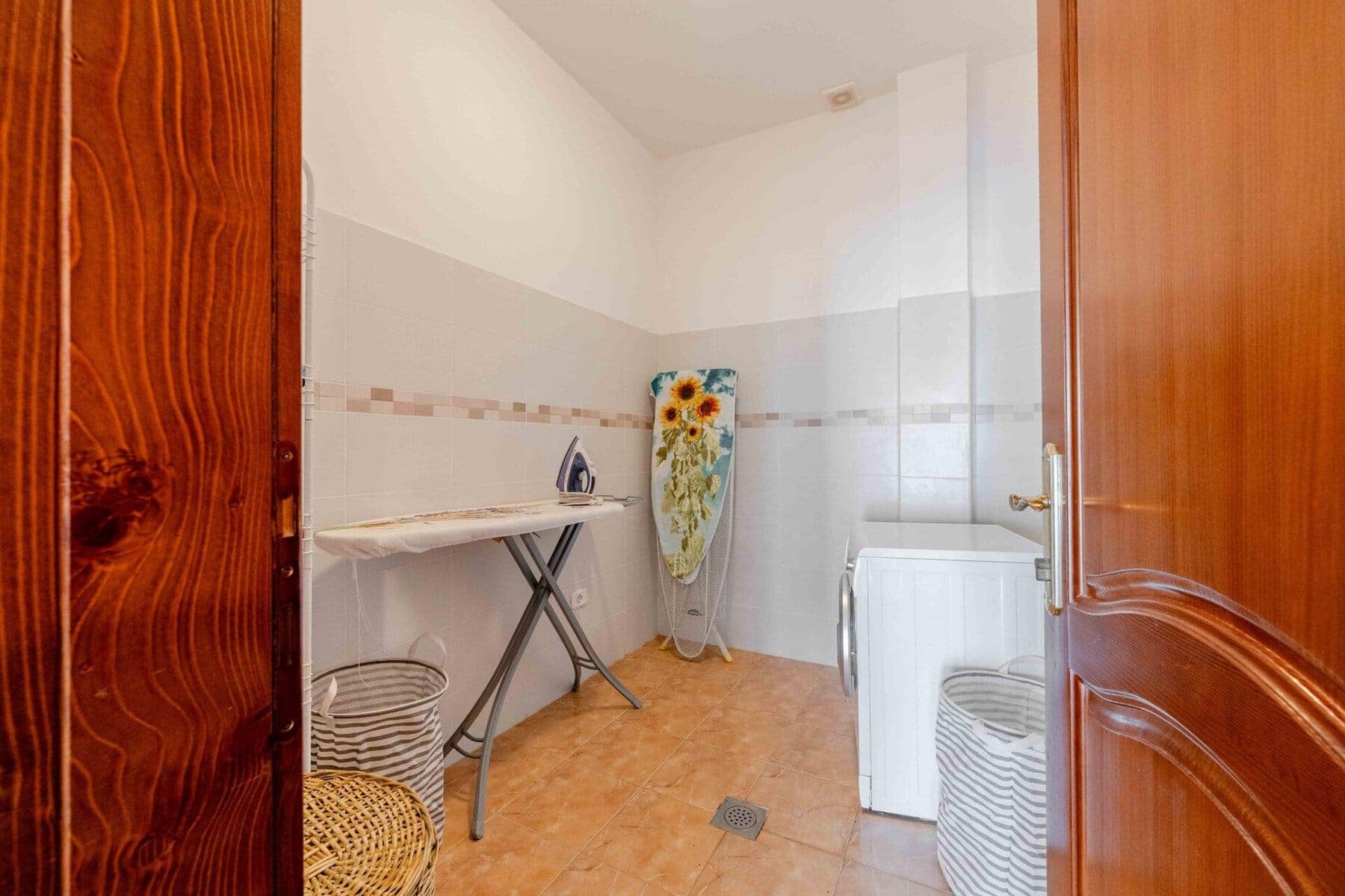 Waterfront Villa with private pool, Utjeha, Bar (16)