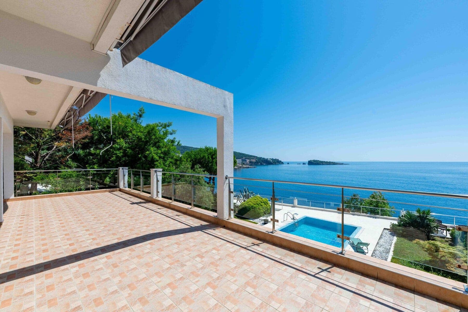Waterfront Villa with private pool, Utjeha, Bar (20)