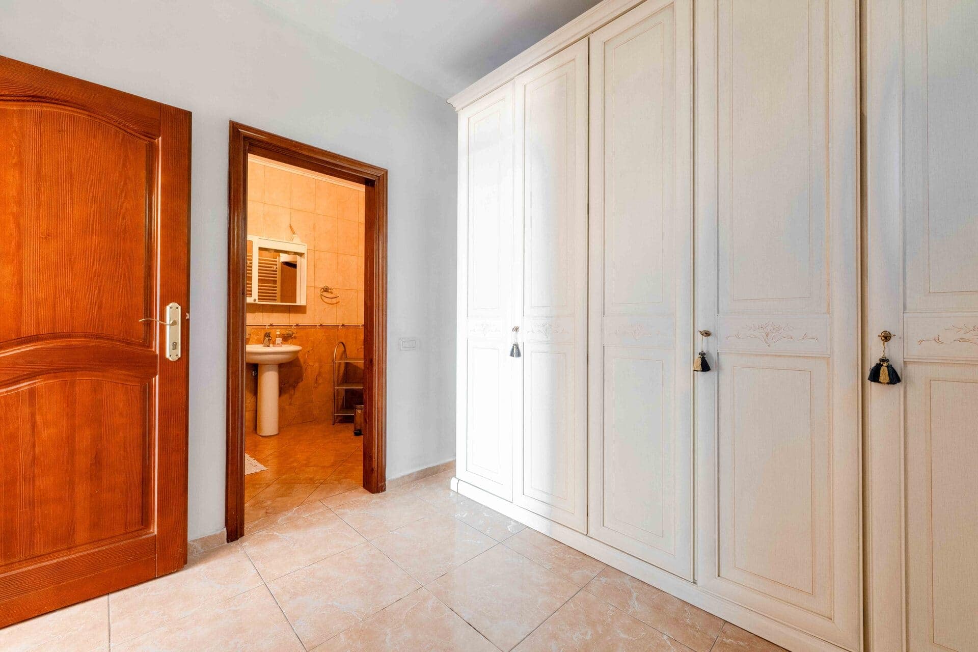 Waterfront Villa with private pool, Utjeha, Bar (21)