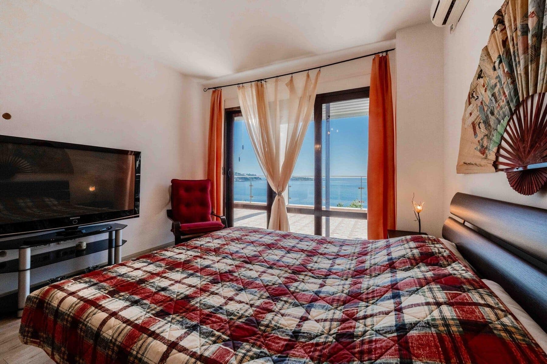 Waterfront Villa with private pool, Utjeha, Bar (25)