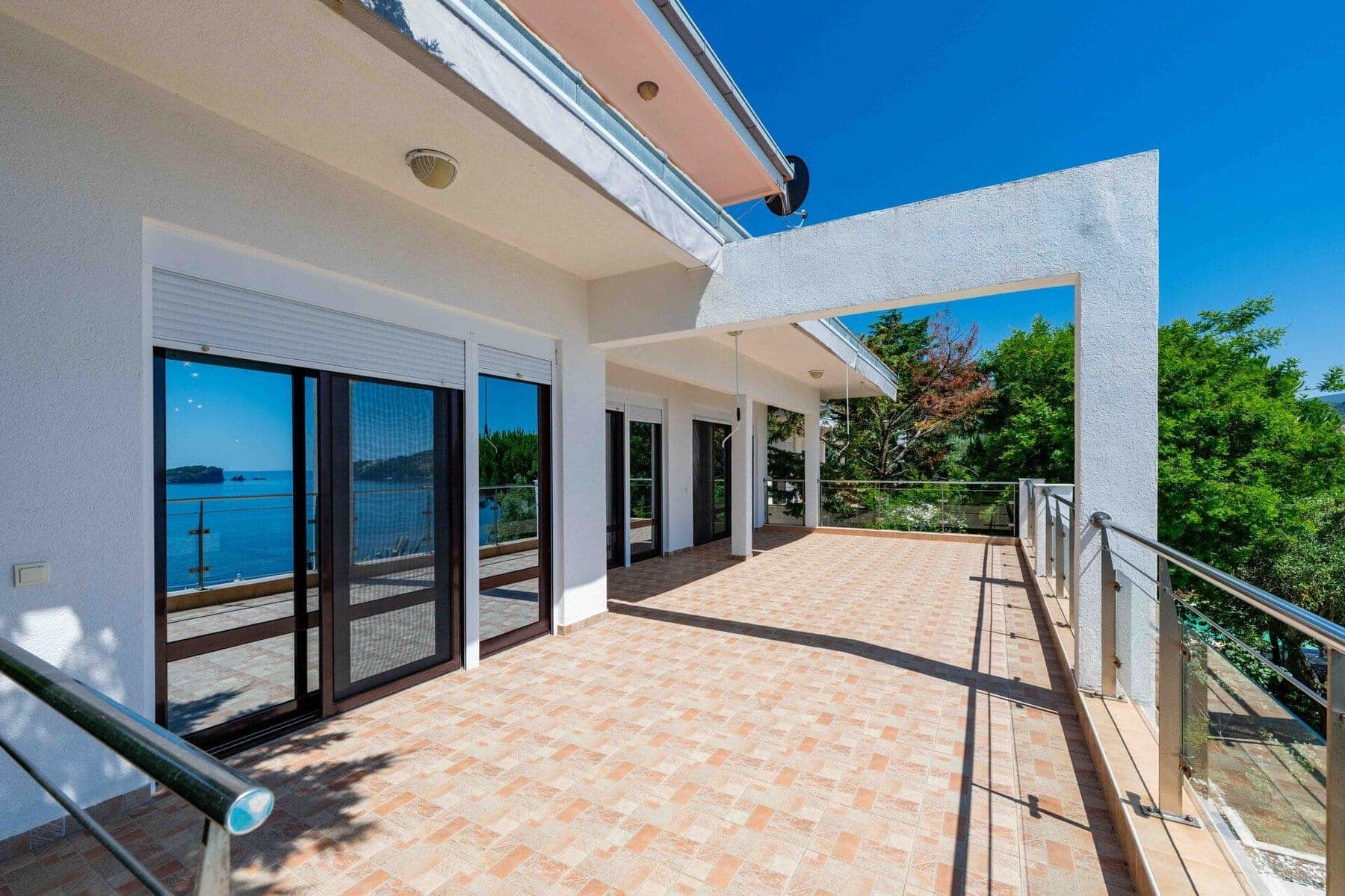 Waterfront Villa with private pool, Utjeha, Bar (27)